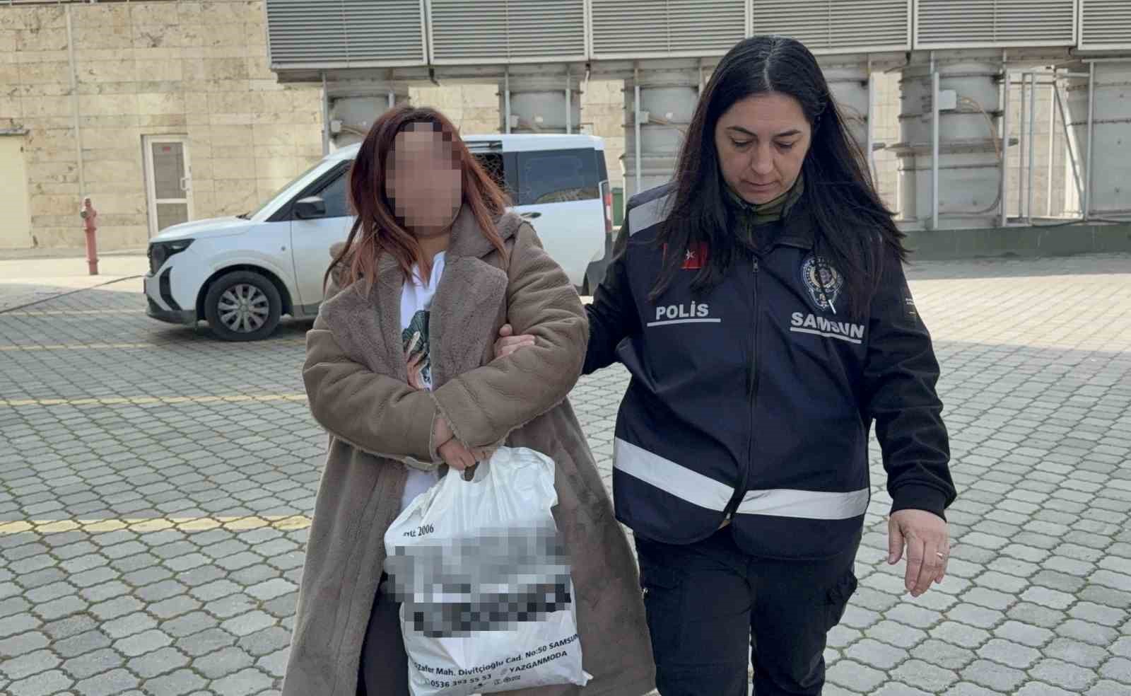 kadinlarin-kiskanclik-kavgasi-kanli-bitti-komsusunu-yuzunden-bicakladi
