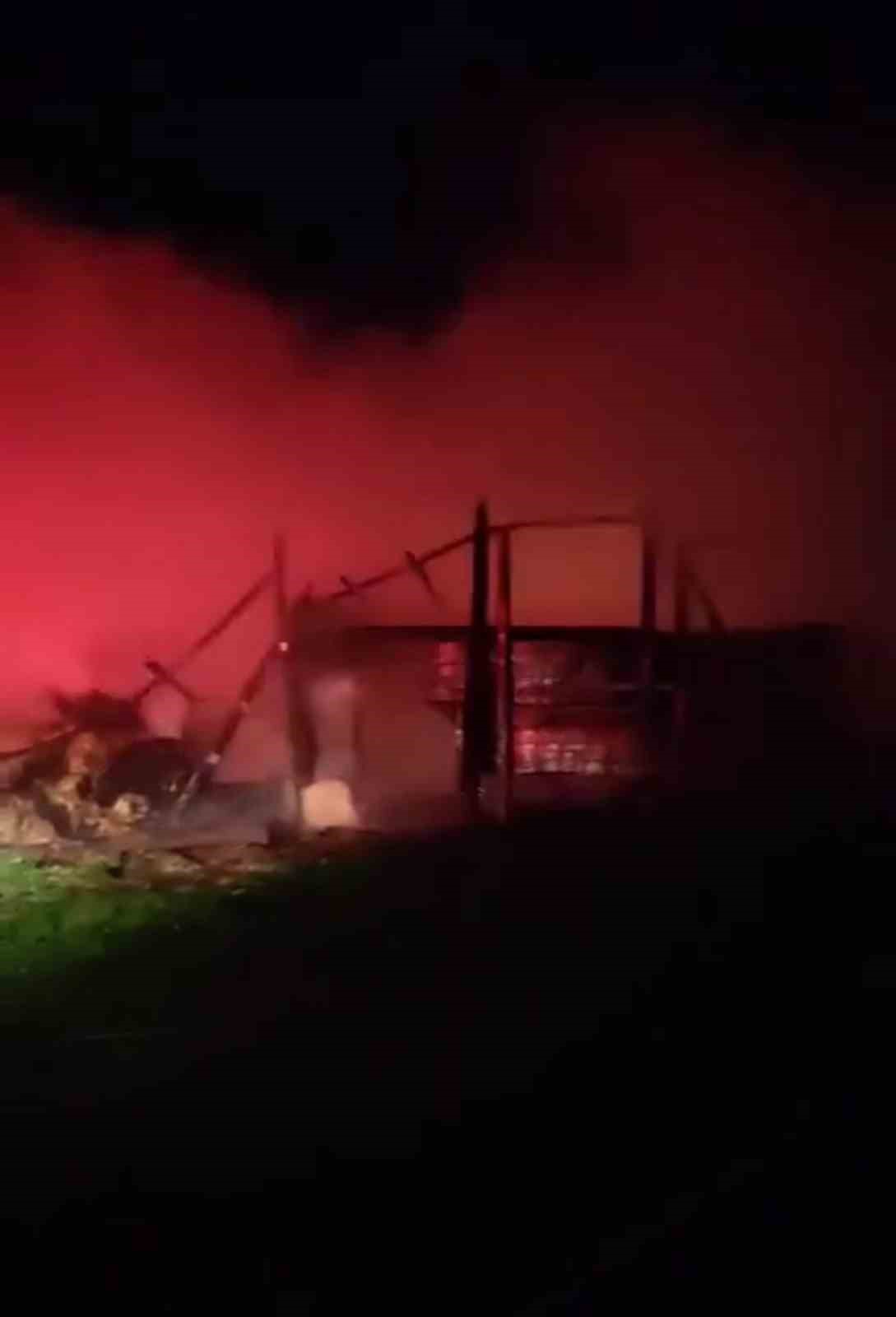 karabukte-samanlik-ve-odunluk-yanginda-kule-dondu