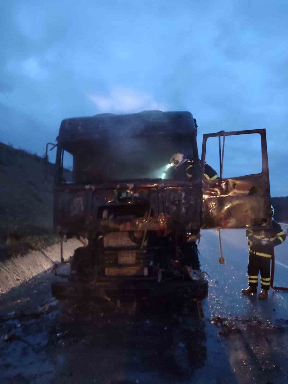 kastamonuda-alevlere-teslim-olan-seyir-kullanilamaz-hale-geldi