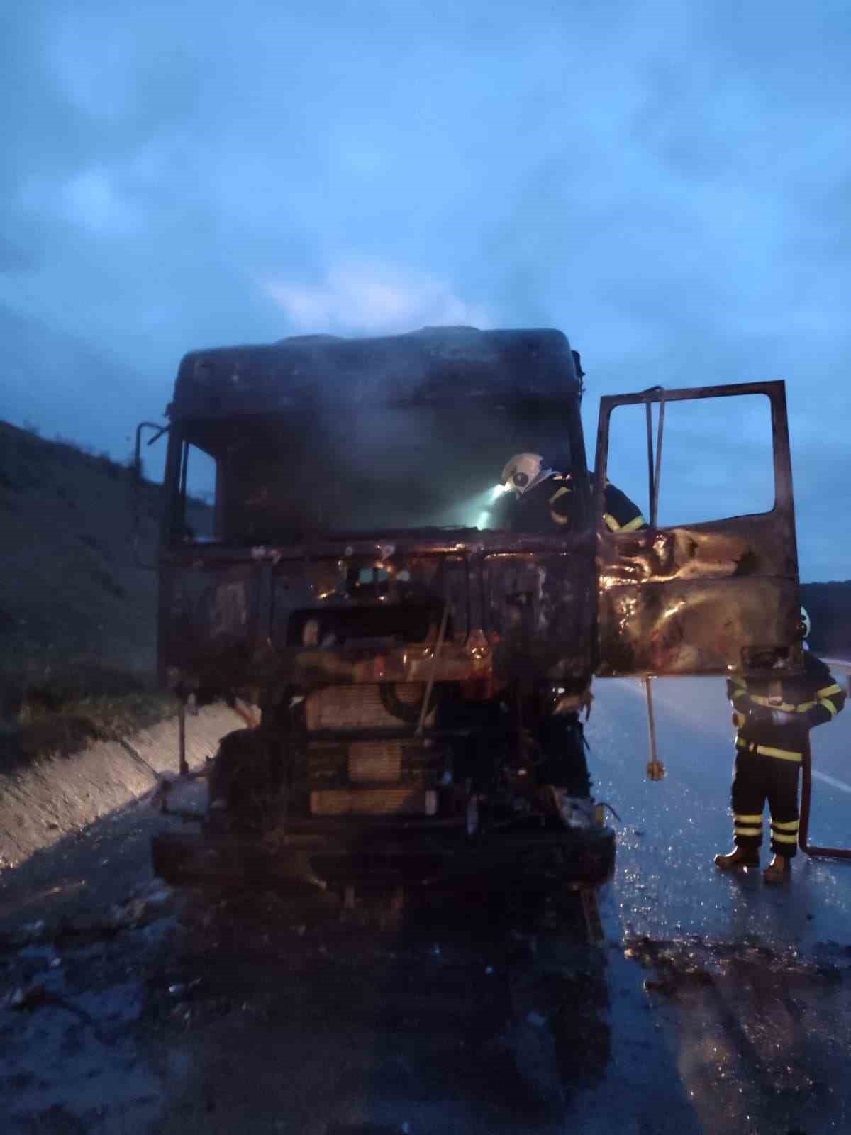 kastamonuda-alevlere-teslim-olan-seyir-kullanilamaz-hale-geldi