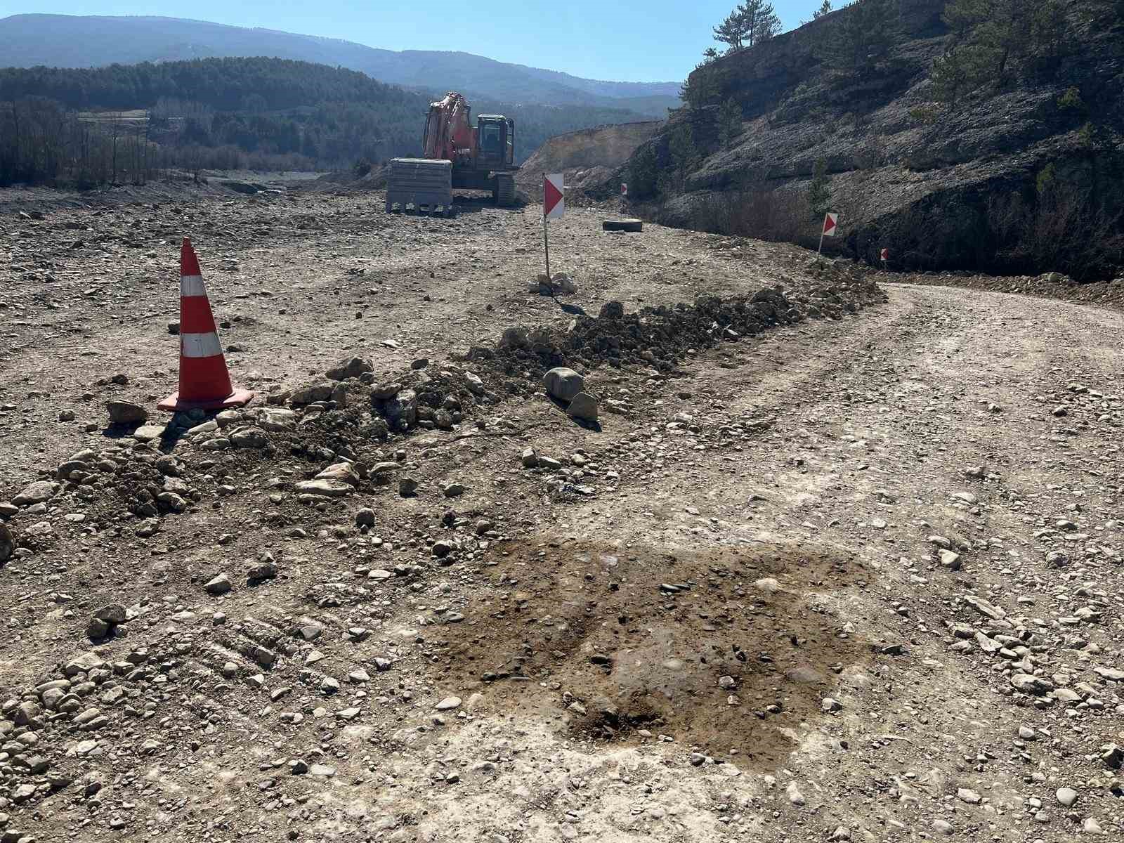 kastamonuda-is-makinesinin-700-litre-yakiti-ve-elektronik-parcalarini-caldilar