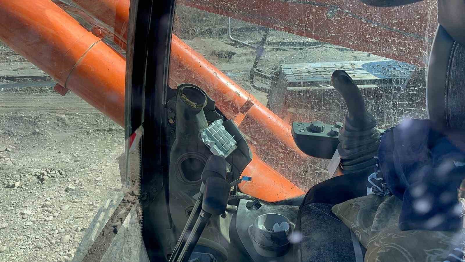 kastamonuda-is-makinesinin-700-litre-yakiti-ve-elektronik-parcalarini-caldilar