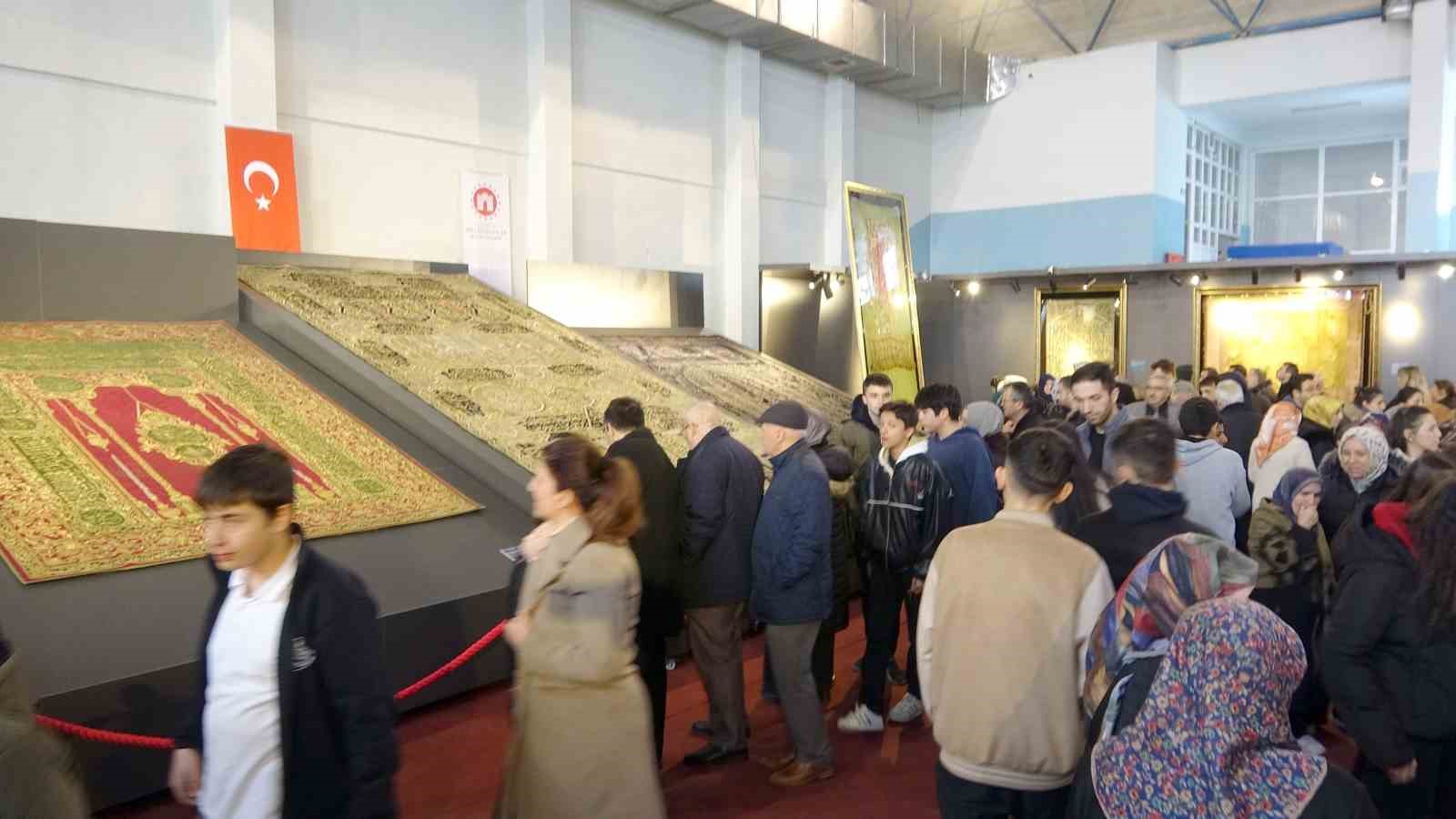 kastamonuda-kutsal-emanetlere-yogun-ilgi-1-gunde-10-bin-kisi-ziyaret-etti