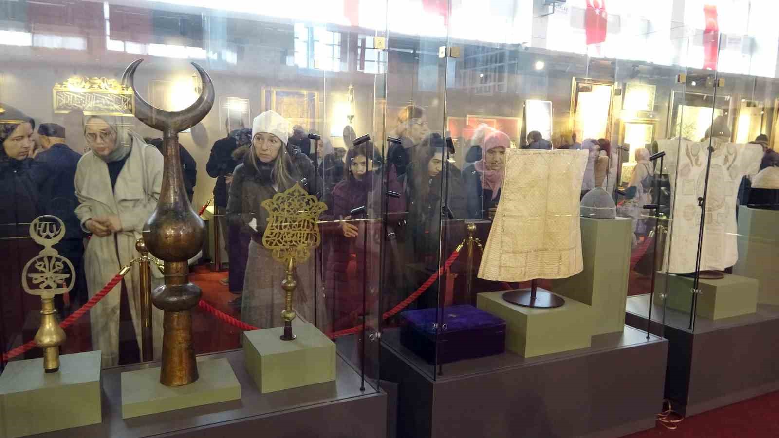 kastamonuda-kutsal-emanetlere-yogun-ilgi-1-gunde-10-bin-kisi-ziyaret-etti