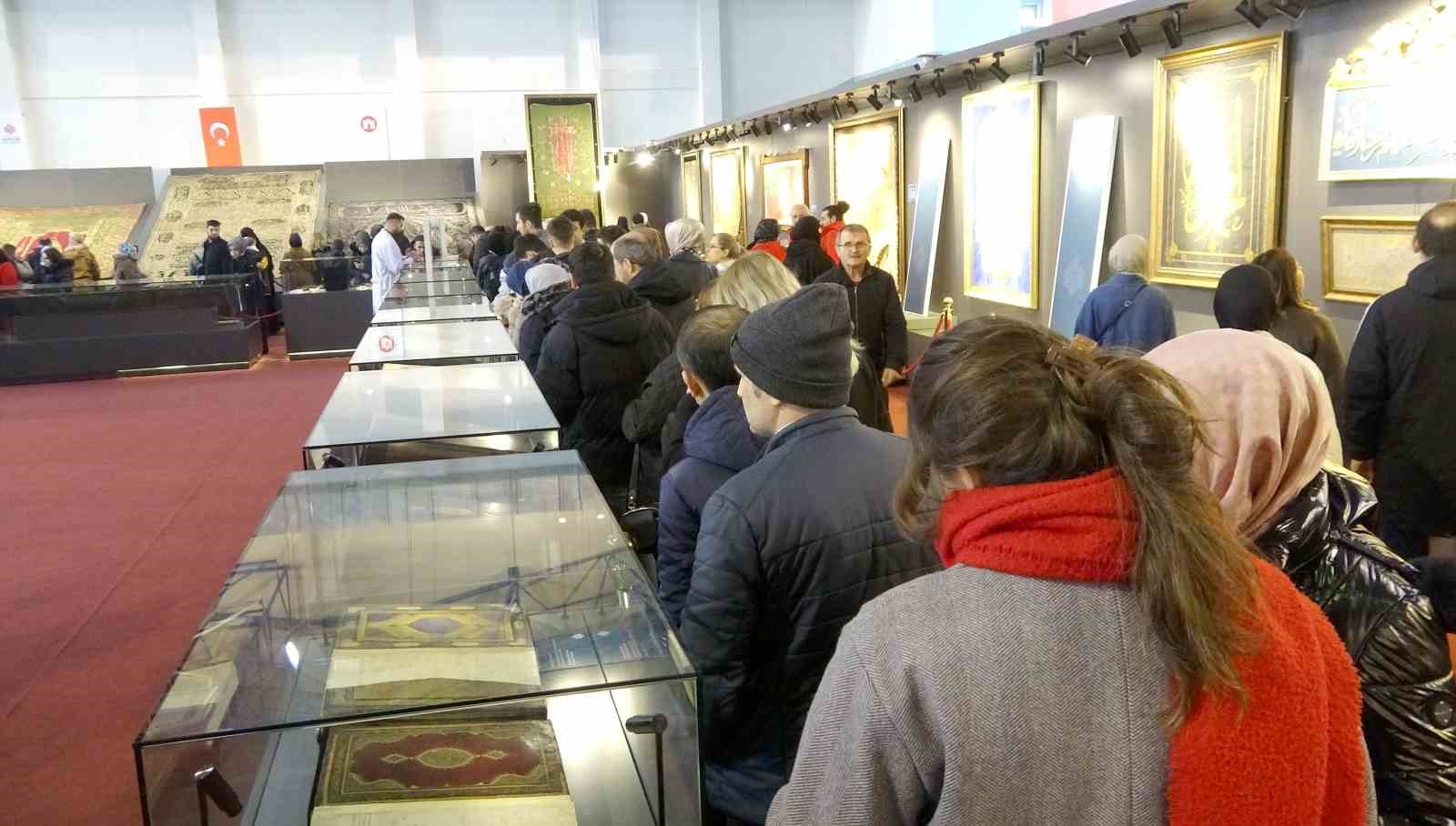 kastamonuda-kutsal-emanetlere-yogun-ilgi-1-gunde-10-bin-kisi-ziyaret-etti