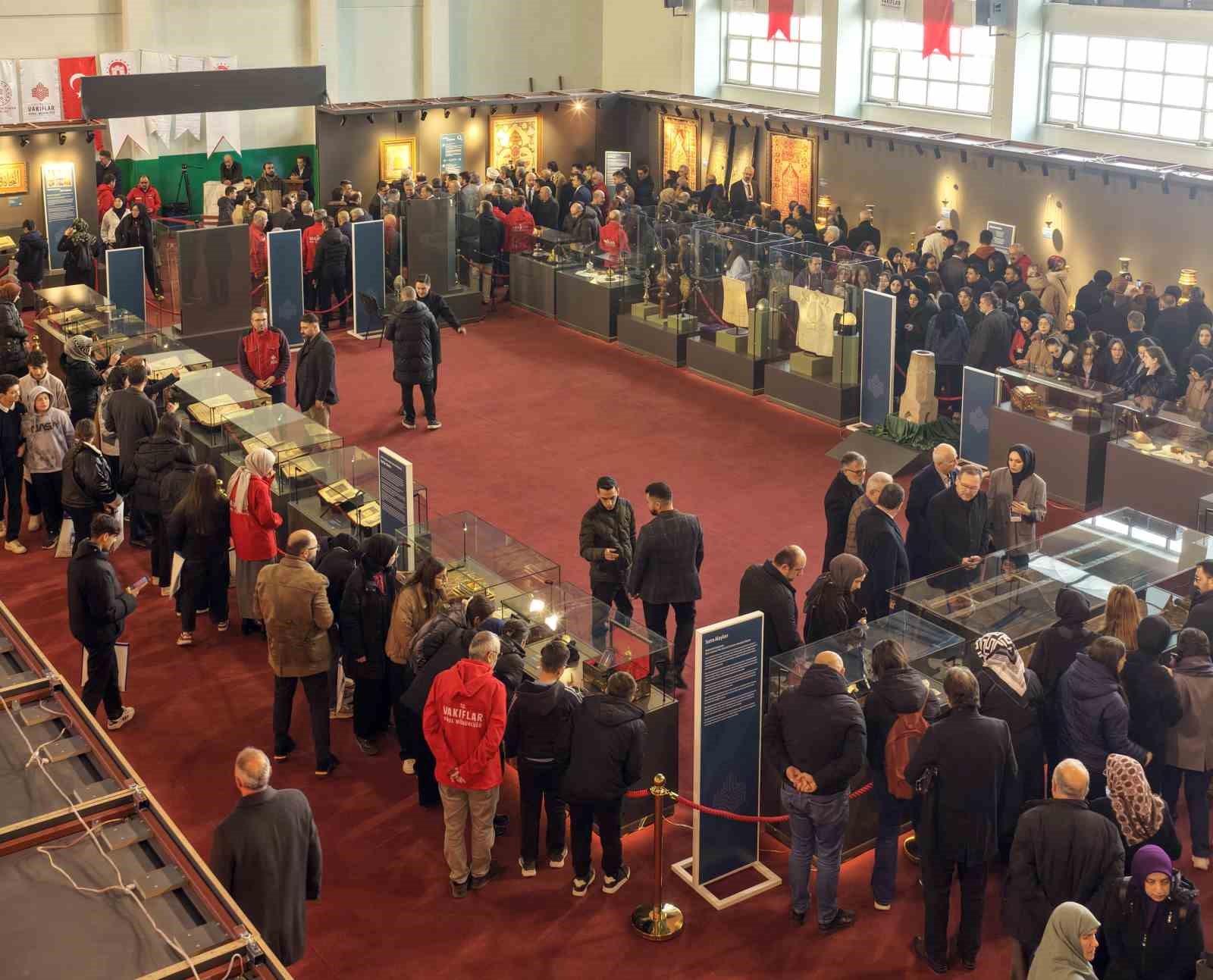 kastamonuda-kutsal-emanetlere-yogun-ilgi-1-gunde-10-bin-kisi-ziyaret-etti