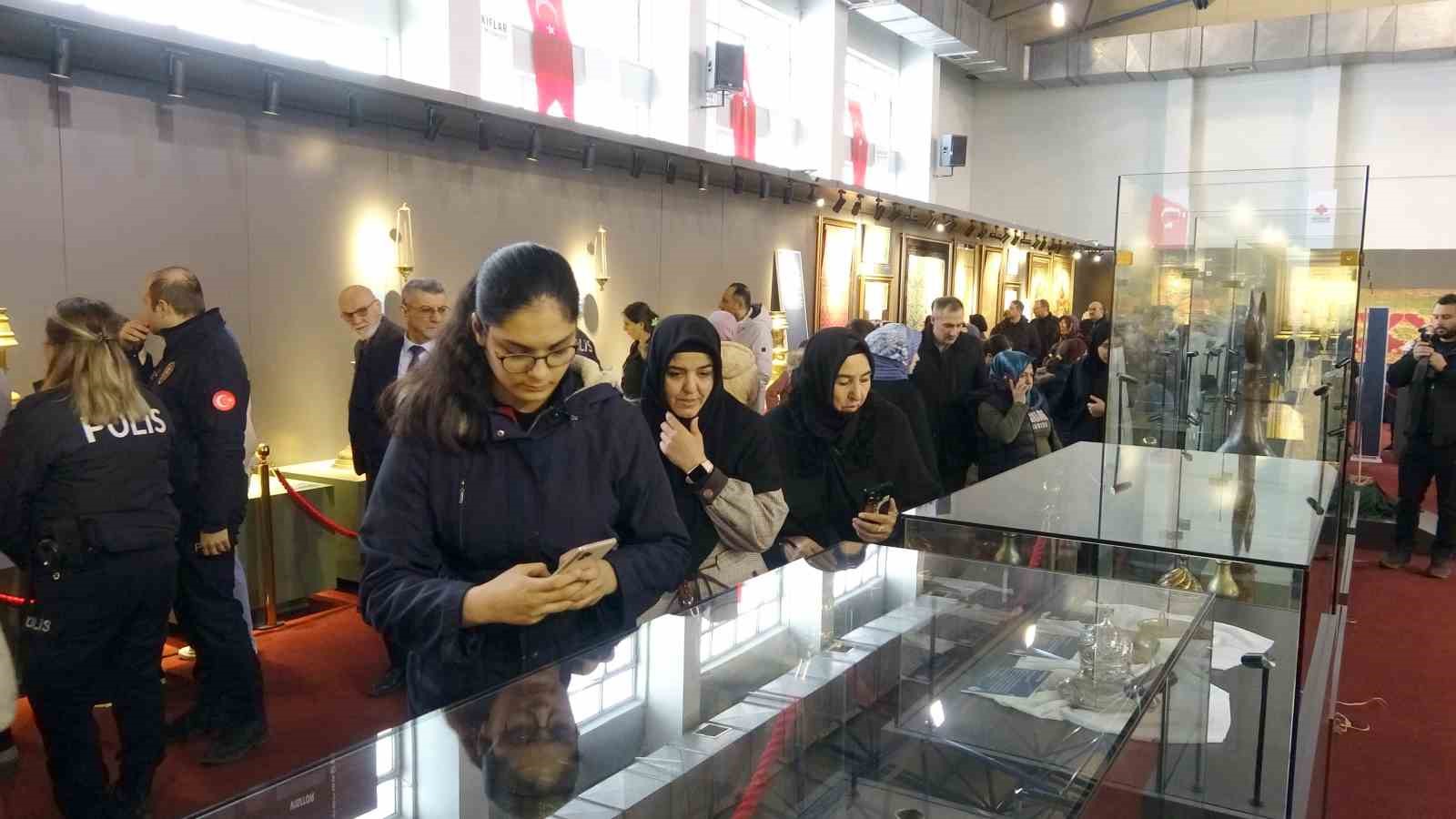 kastamonuda-kutsal-emanetlere-yogun-ilgi-1-gunde-10-bin-kisi-ziyaret-etti