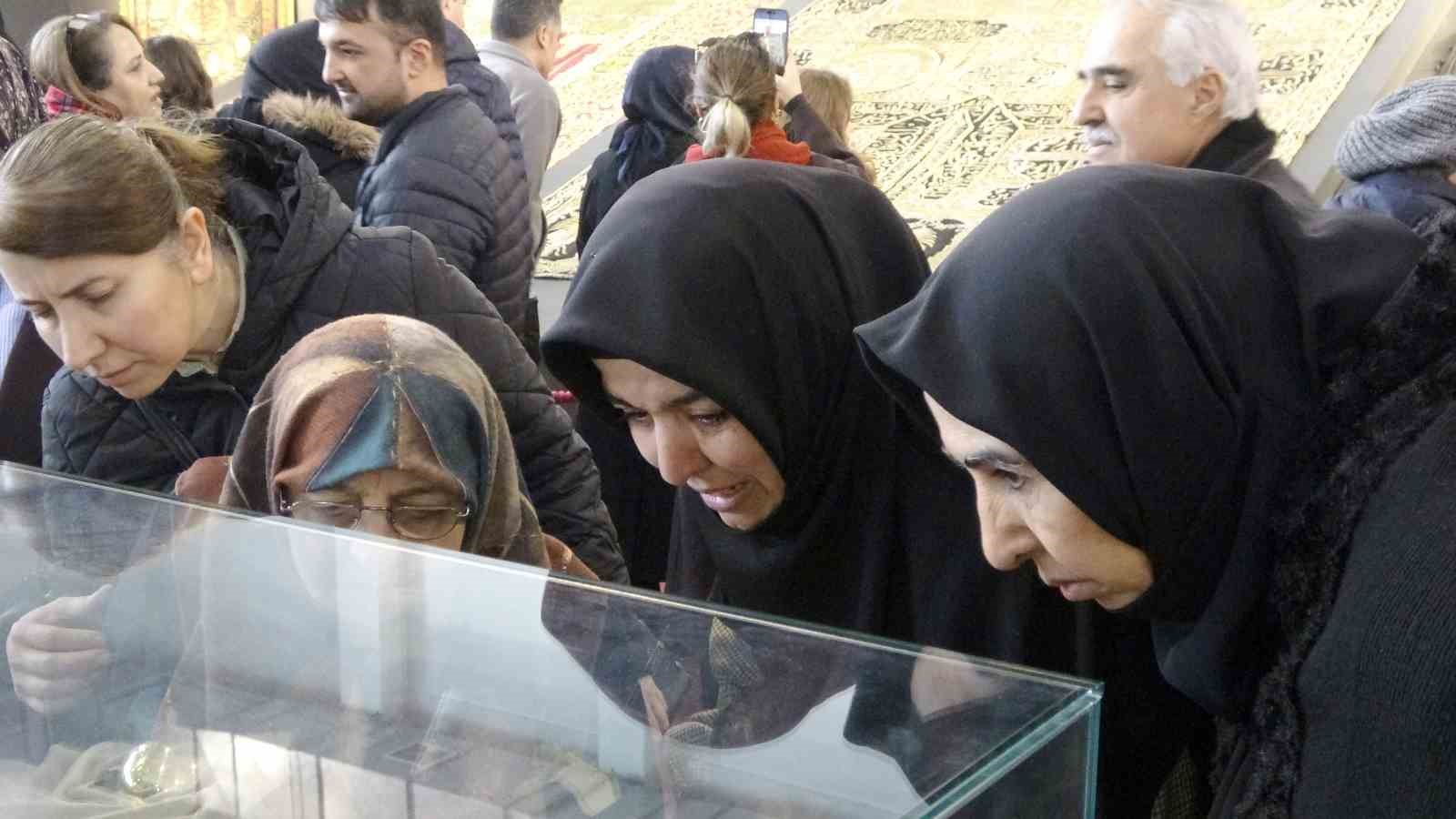 kastamonuda-kutsal-emanetlere-yogun-ilgi-1-gunde-10-bin-kisi-ziyaret-etti