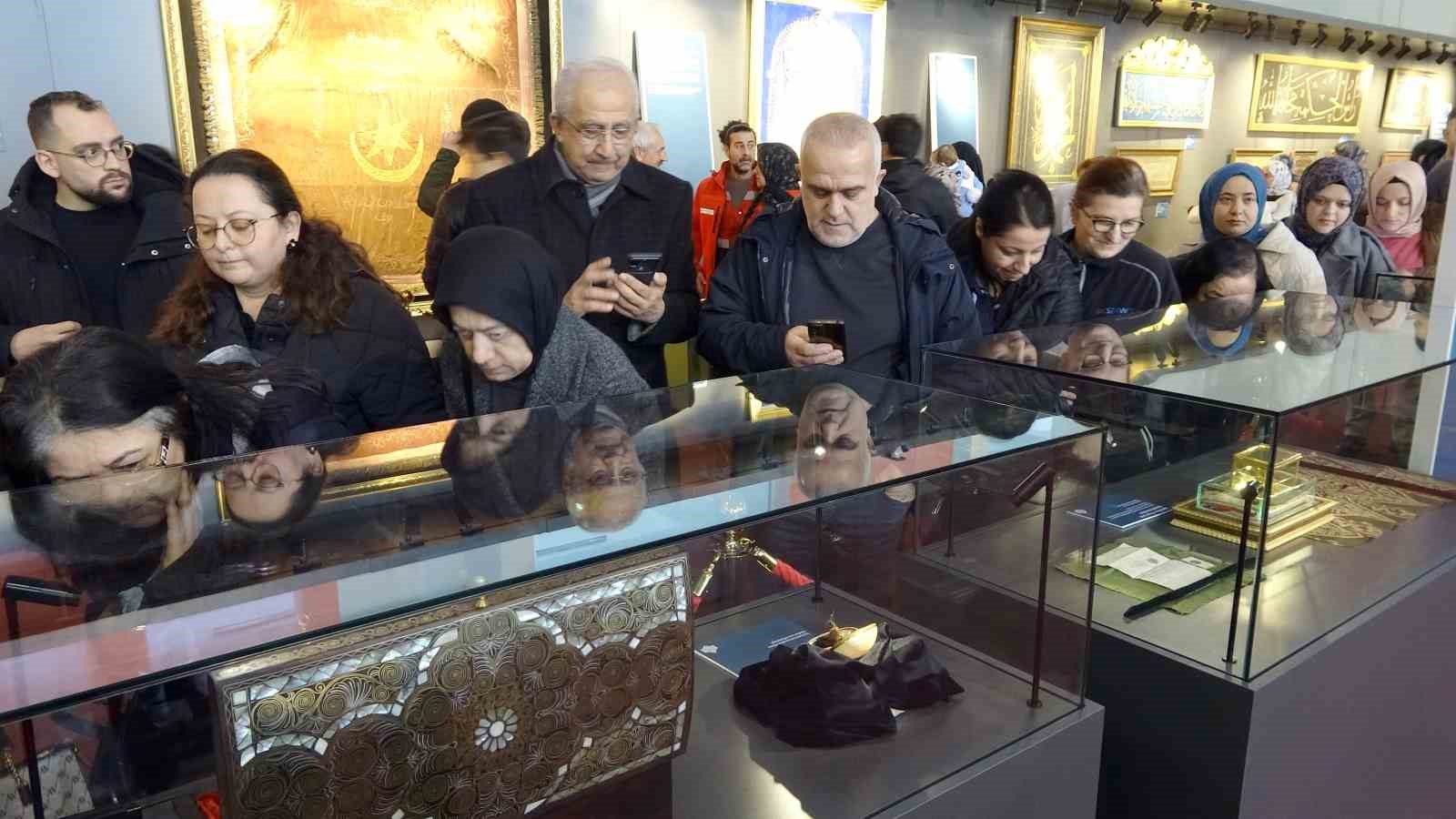 kastamonuda-kutsal-emanetlere-yogun-ilgi-1-gunde-10-bin-kisi-ziyaret-etti