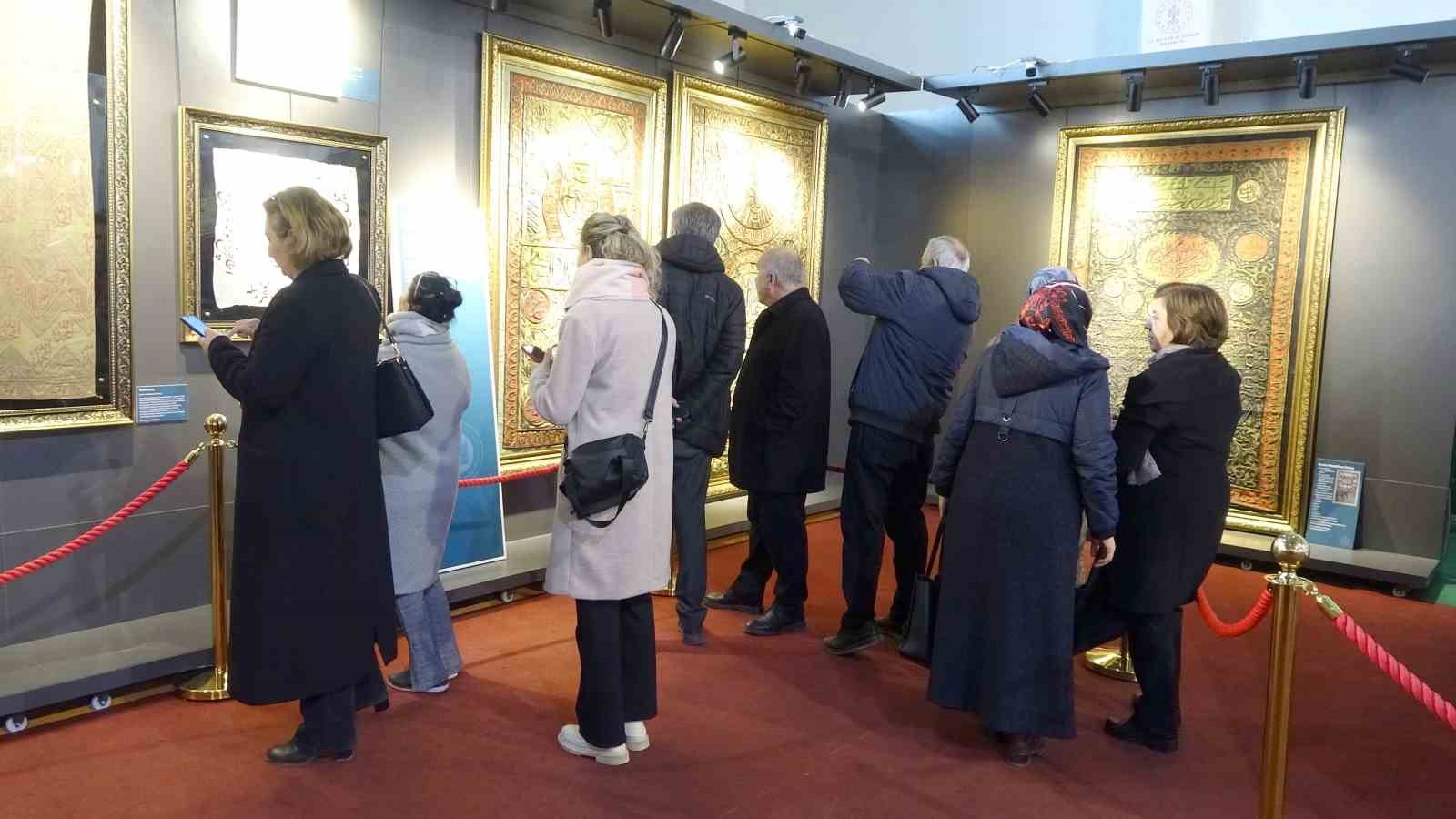 kastamonuda-kutsal-emanetlere-yogun-ilgi-1-gunde-10-bin-kisi-ziyaret-etti