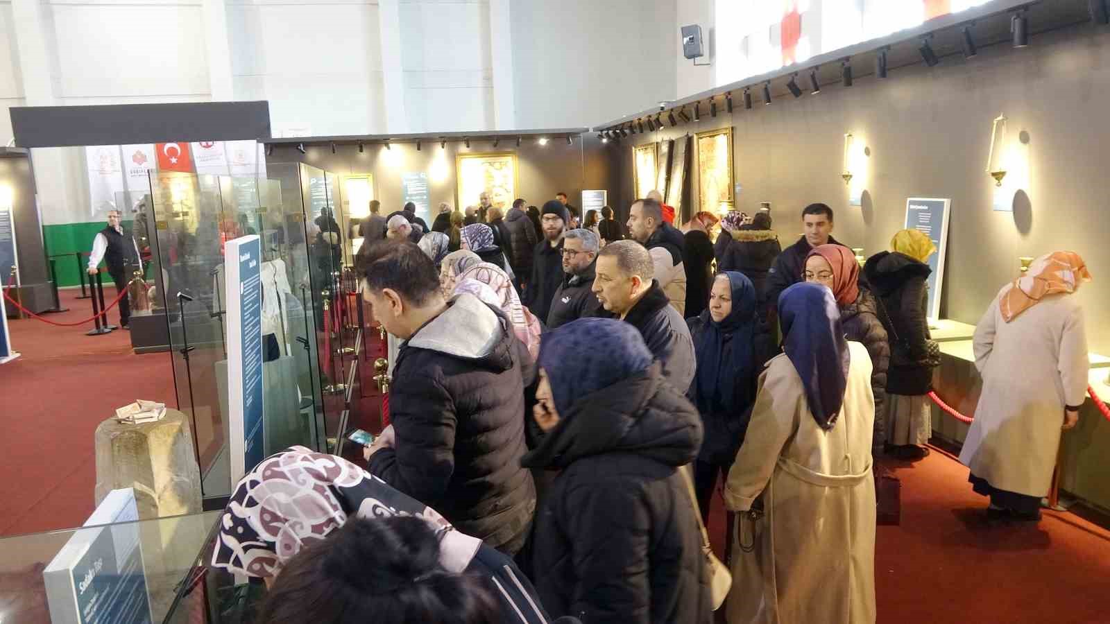 kastamonuda-kutsal-emanetlere-yogun-ilgi-1-gunde-10-bin-kisi-ziyaret-etti