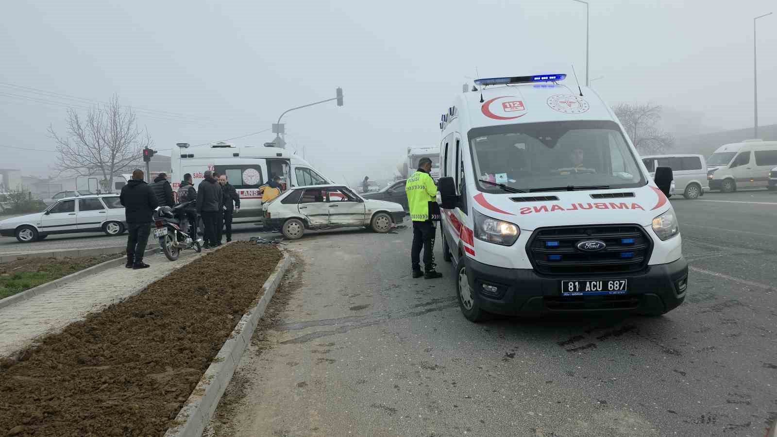 kavsakta-meydana-gelen-kazada-4-kisi-yaralandi