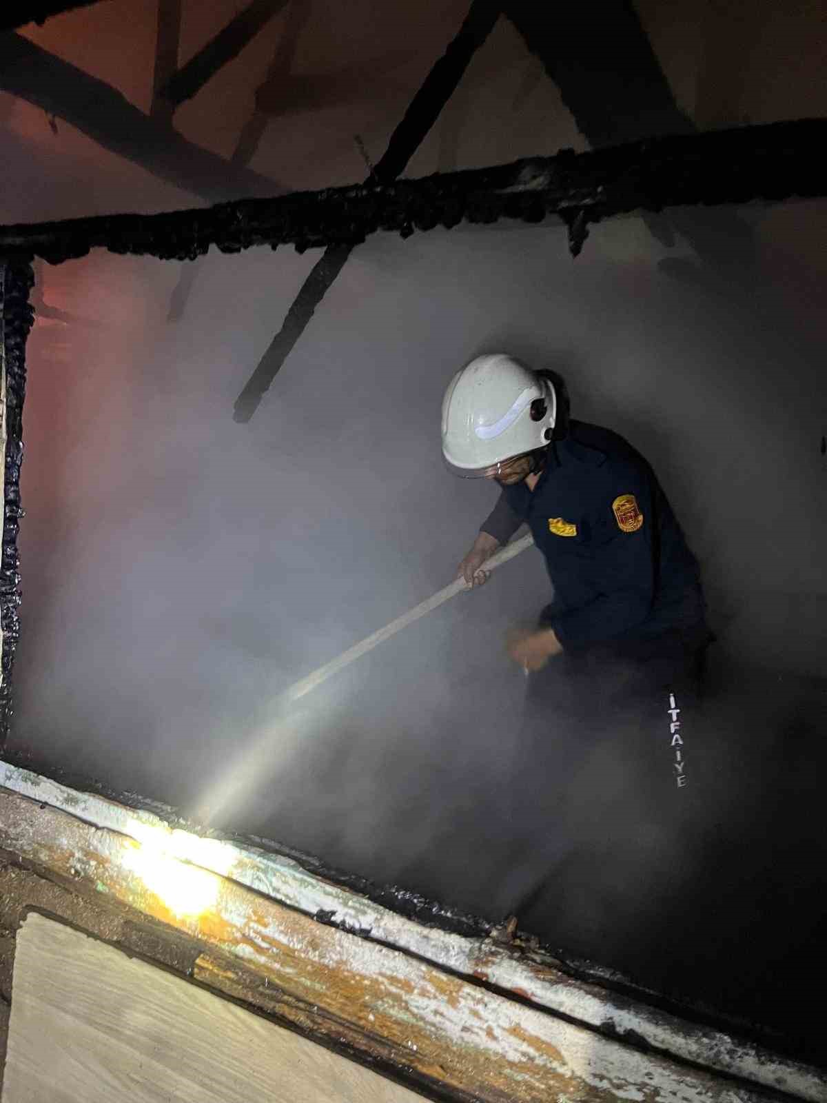 kullanilmayan-ev-alev-alev-yandi