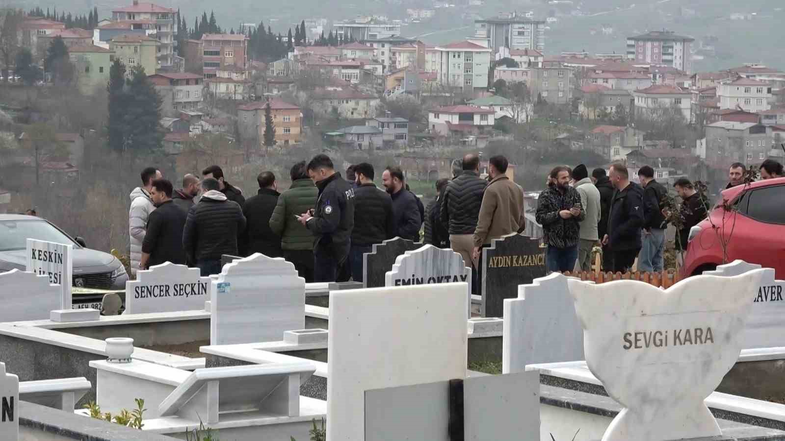 mezarlikta-silahli-saldiri-1-yarali