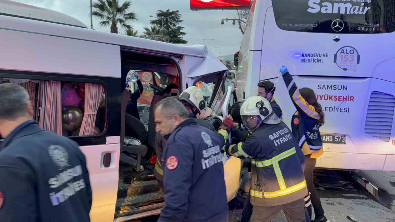 minibus-hafif-ticari-arac-ve-otobuse-carpti-7-yarali