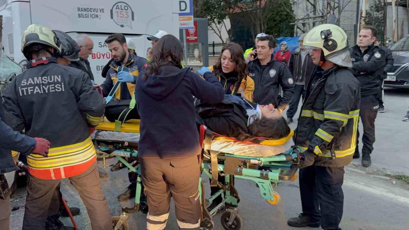 minibus-hafif-ticari-arac-ve-otobuse-carpti-7-yarali