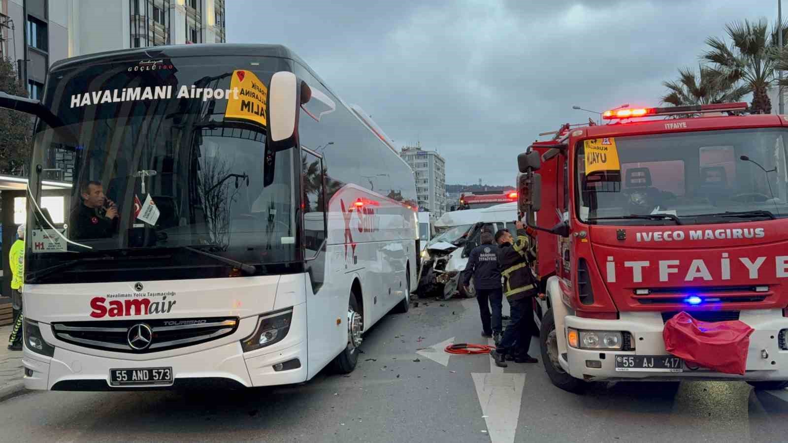 minibus-hafif-ticari-arac-ve-otobuse-carpti-7-yarali