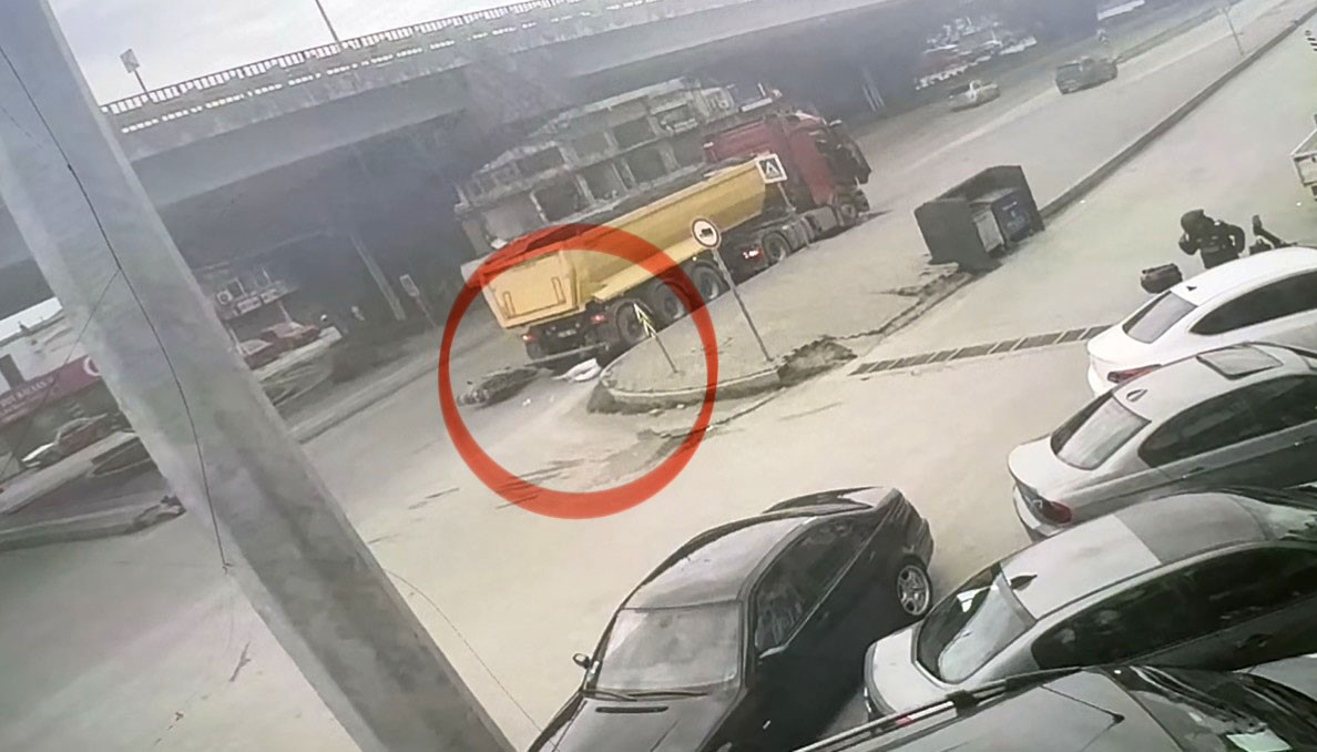 motosikletli-genc-tirin-altina-girmekten-son-anda-kurtuldu