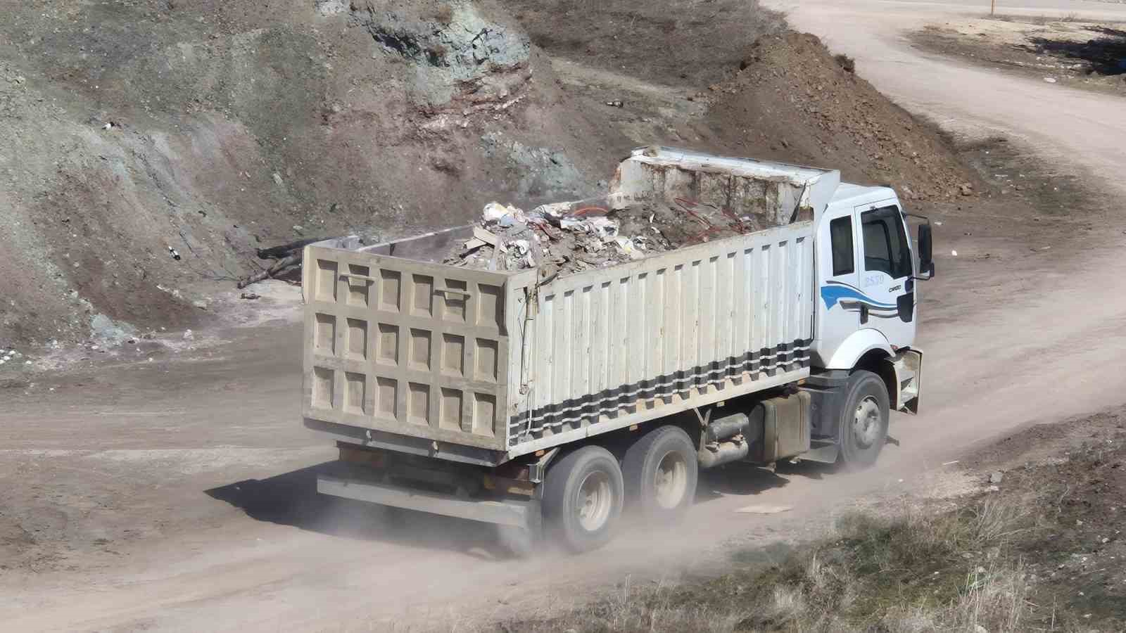 olimpiyat-sampiyonu-mahmut-demir-cevre-dedektifligine-soyundu-amasyanin-zirvesinde-cevre-kirliligi-var