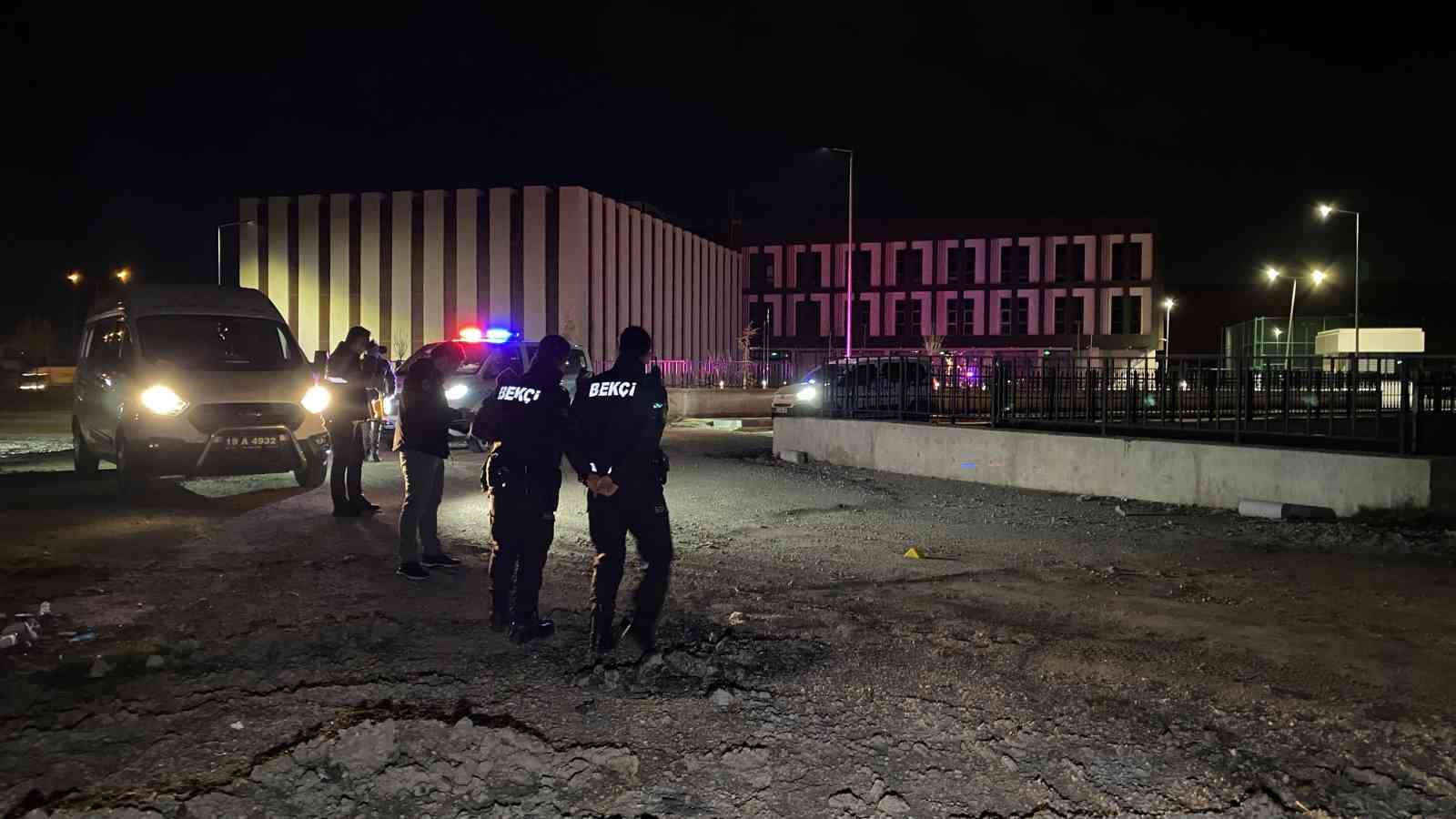 once-darbettiler-ardindan-tabancayla-vurup-kactilar-1-agir-yarali