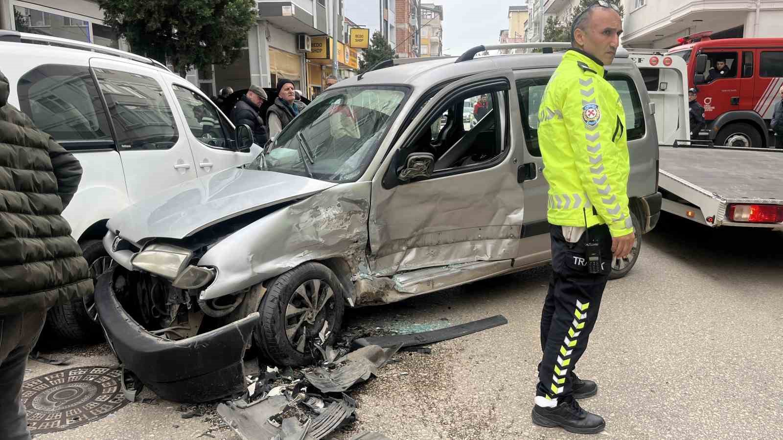 orduda-alkollu-surucunun-karistigi-kazada-5-kisi-yaralandi