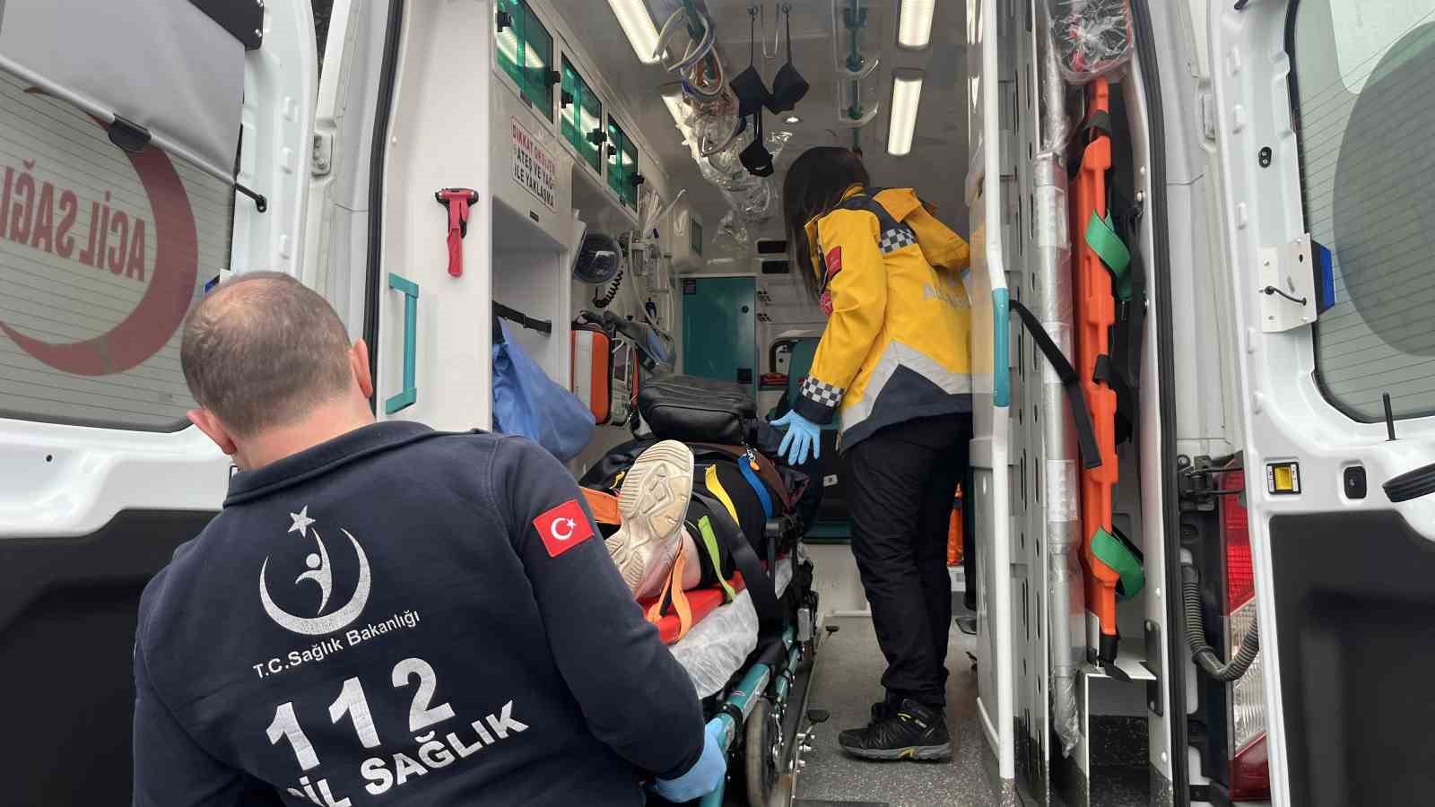 orduda-geri-manevra-yapan-otomobilin-carptigi-kadin-yaralandi