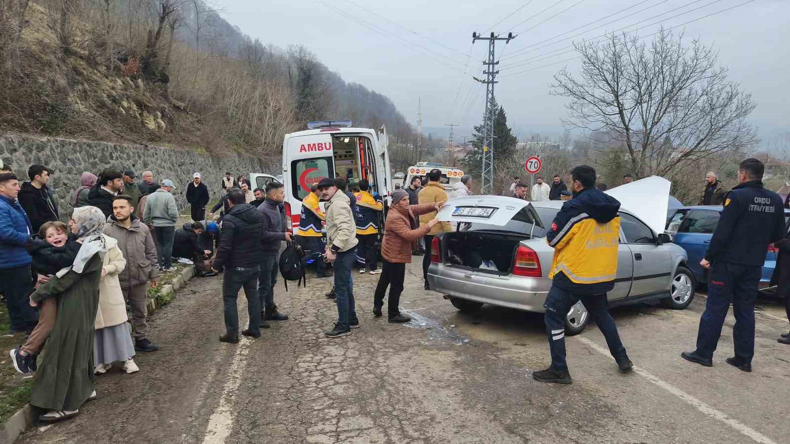orduda-iki-ayri-trafik-kazasinda-12-kisi-yaralandi