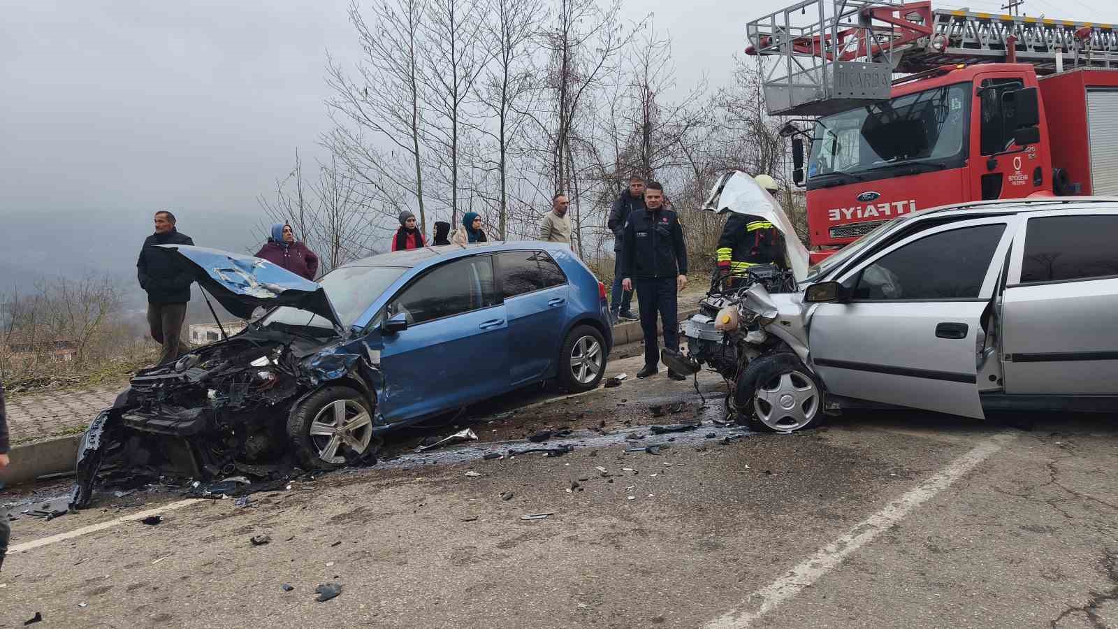 orduda-iki-ayri-trafik-kazasinda-12-kisi-yaralandi