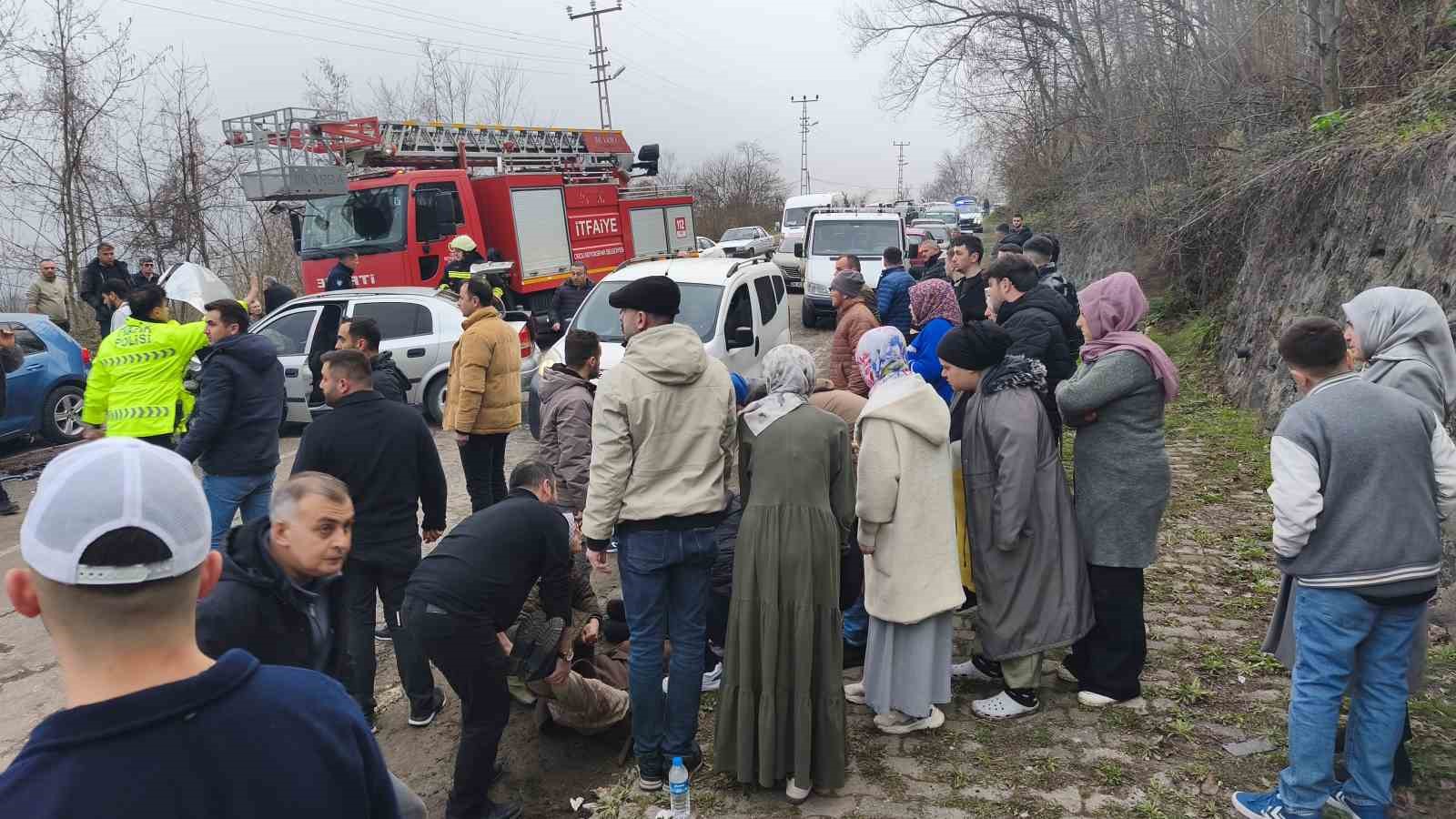 orduda-iki-ayri-trafik-kazasinda-12-kisi-yaralandi