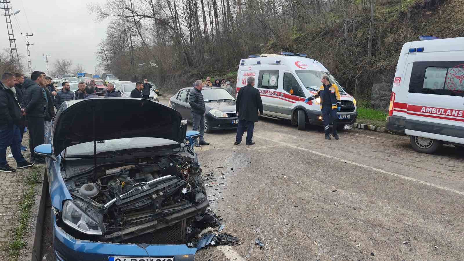orduda-iki-ayri-trafik-kazasinda-12-kisi-yaralandi