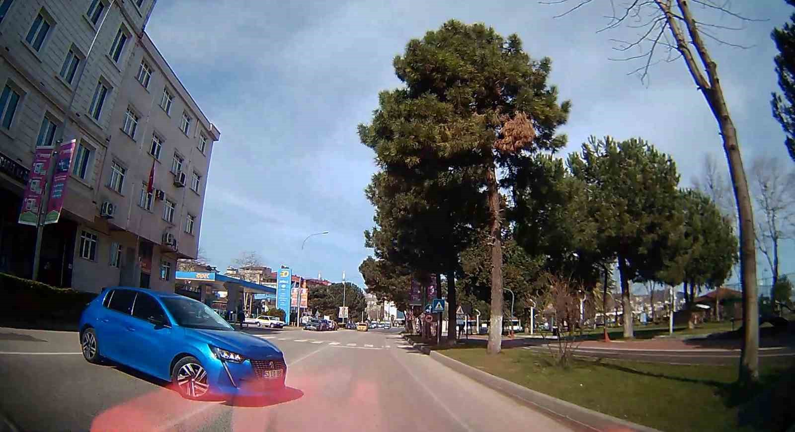 orduda-iki-otomobilin-kafa-kafaya-carpismasina-ramak-kaldi