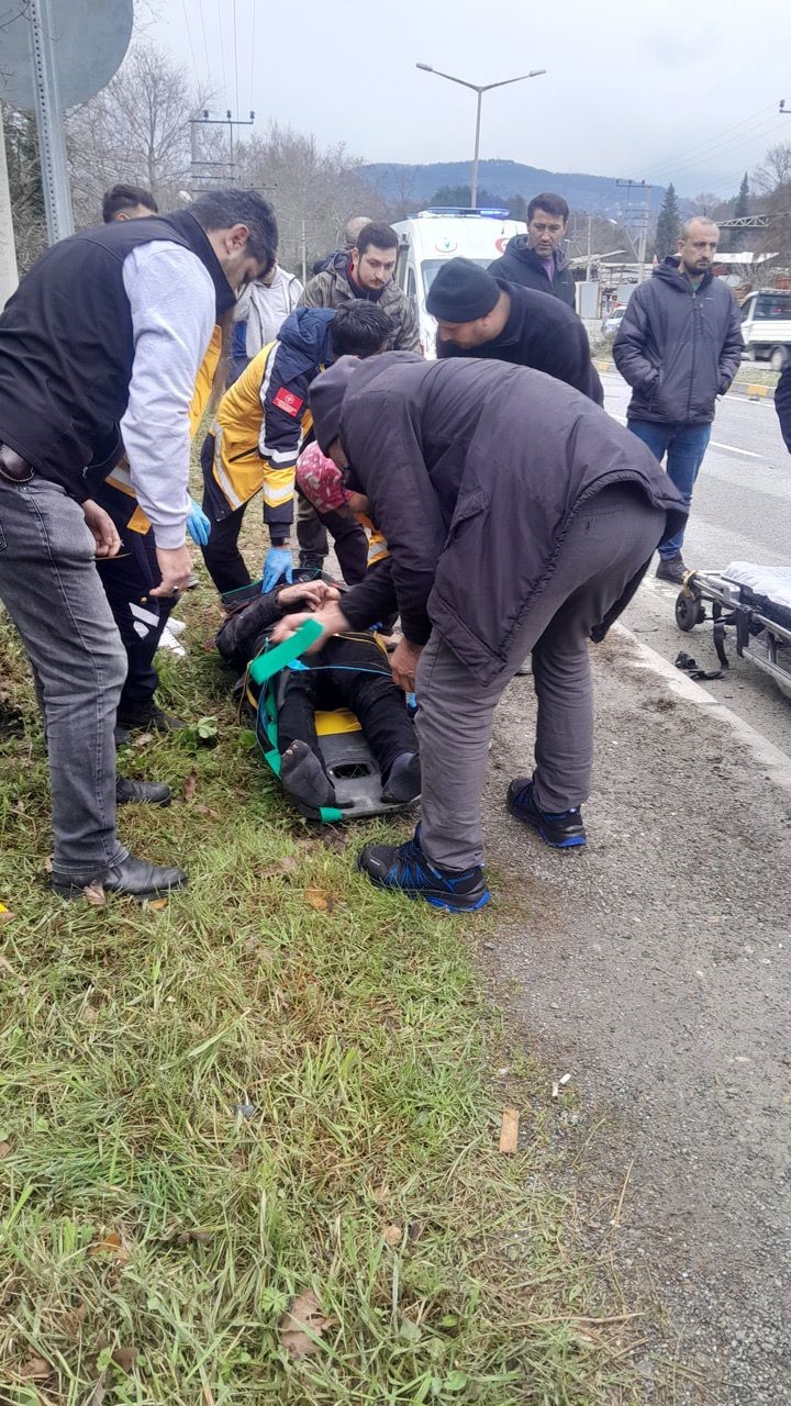 otobusle-carpisan-motosiklet-surucusu-hayatini-kaybetti