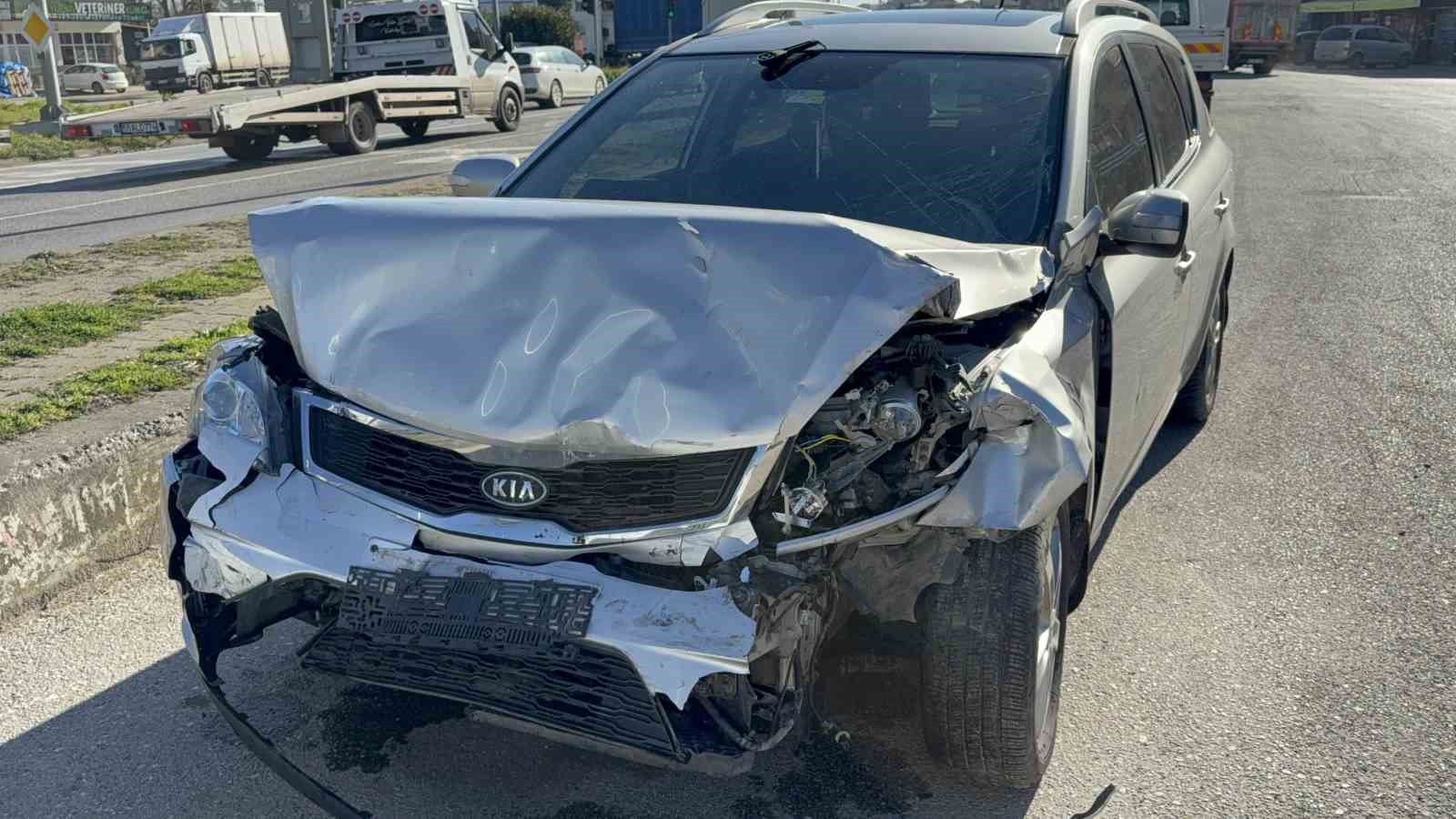 otomobil-hafif-ticari-araca-carpti-4-yarali