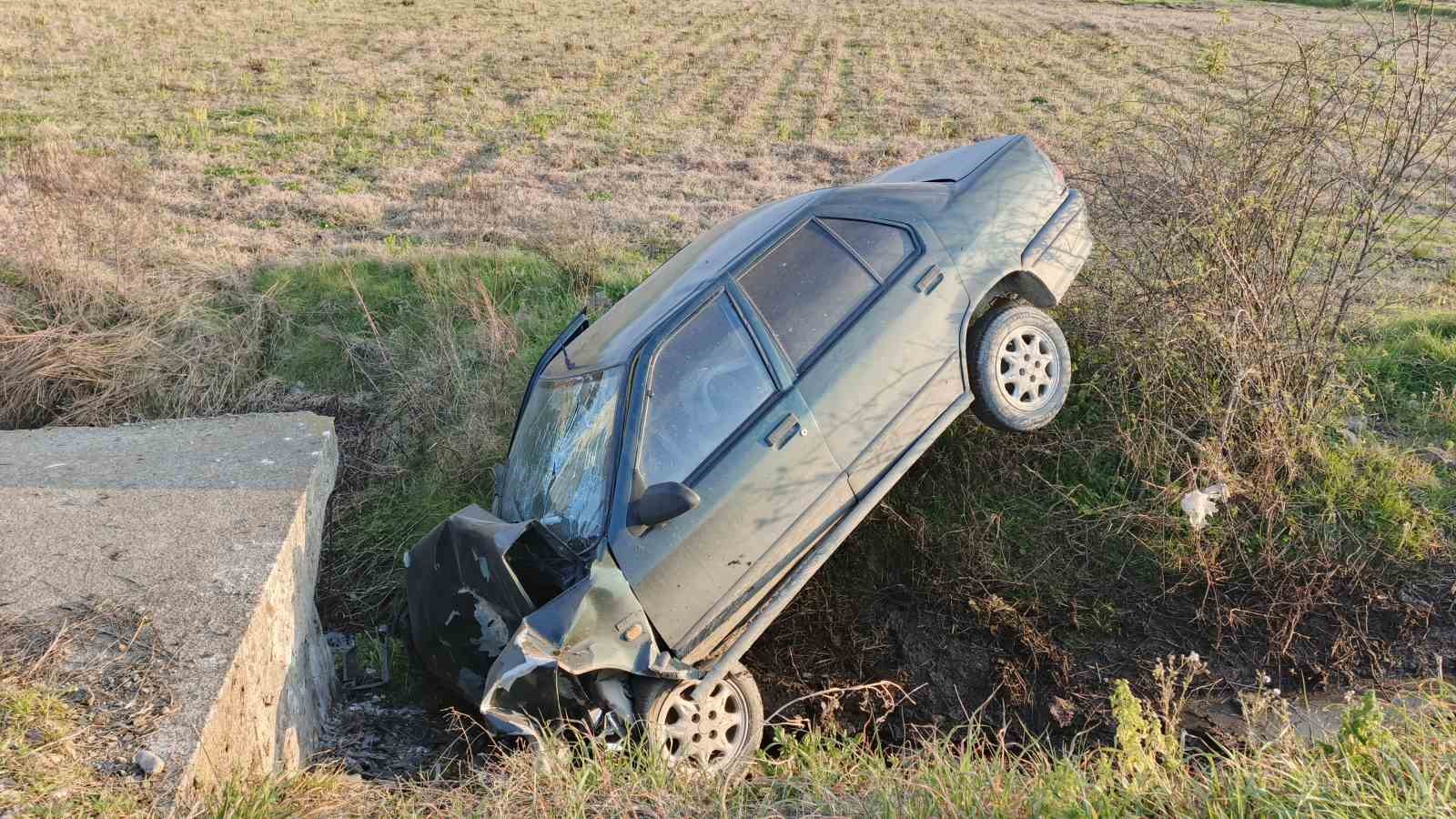 otomobil-su-kanalina-dustu-surucu-yaralandi