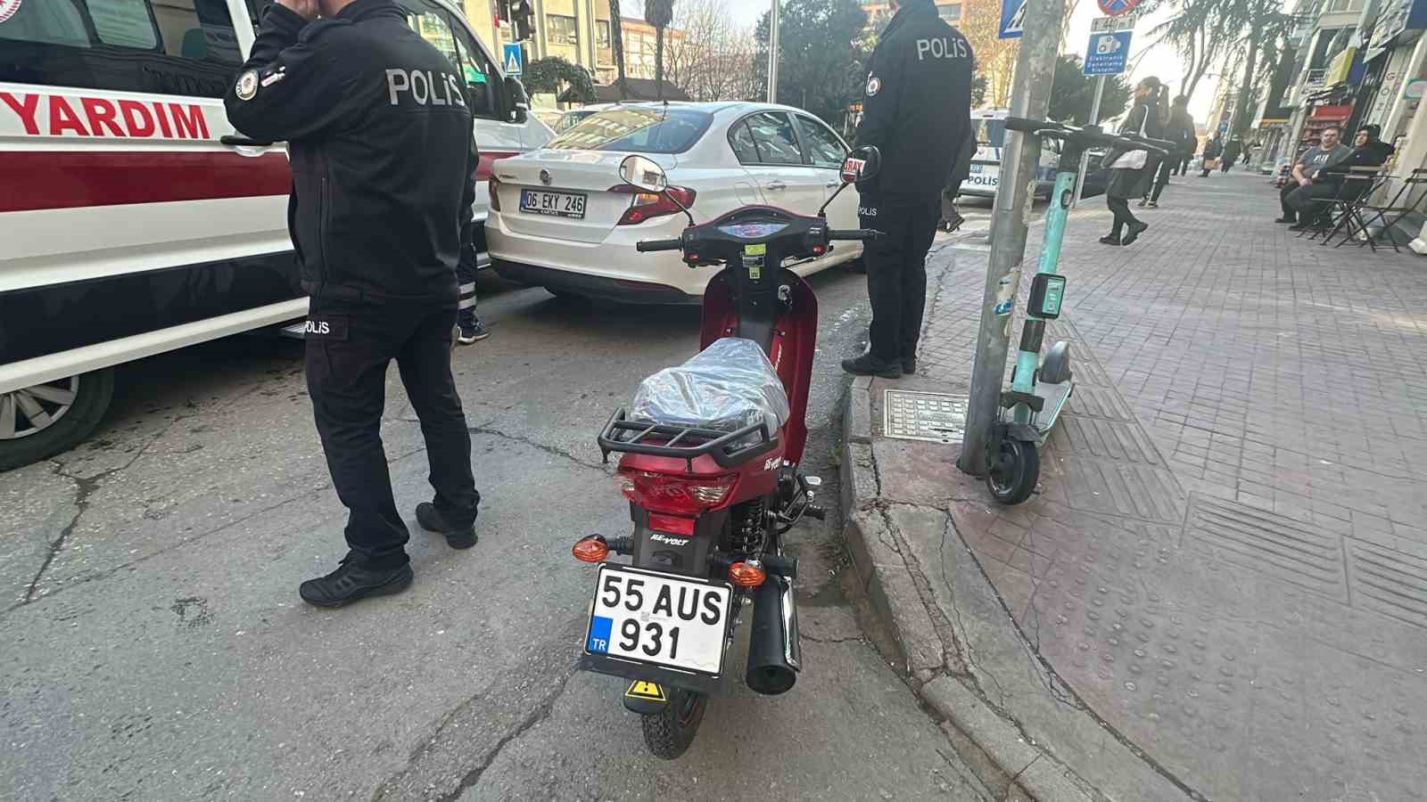 otomobile-carpmamak-isterken-dusen-motosiklet-surucusu-yaralandi