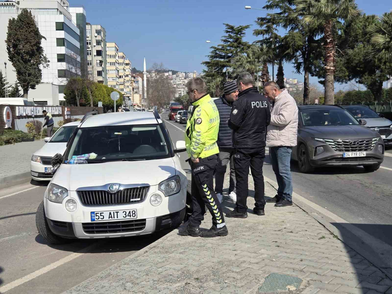 refuje-carpan-otomobil-yan-yatti-1-yarali