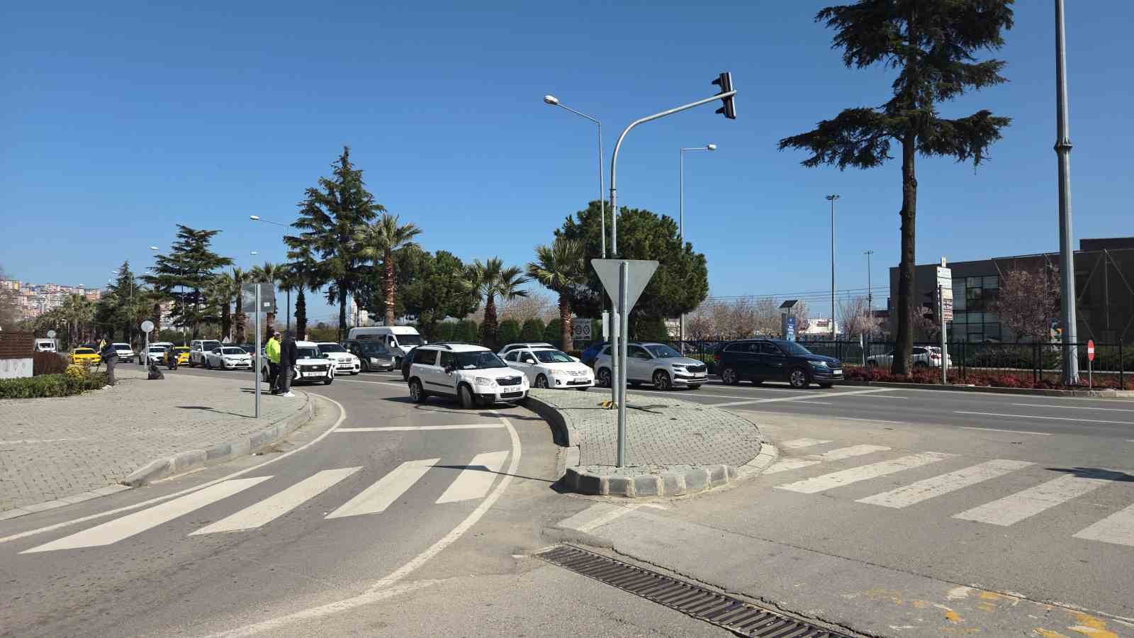 refuje-carpan-otomobil-yan-yatti-1-yarali