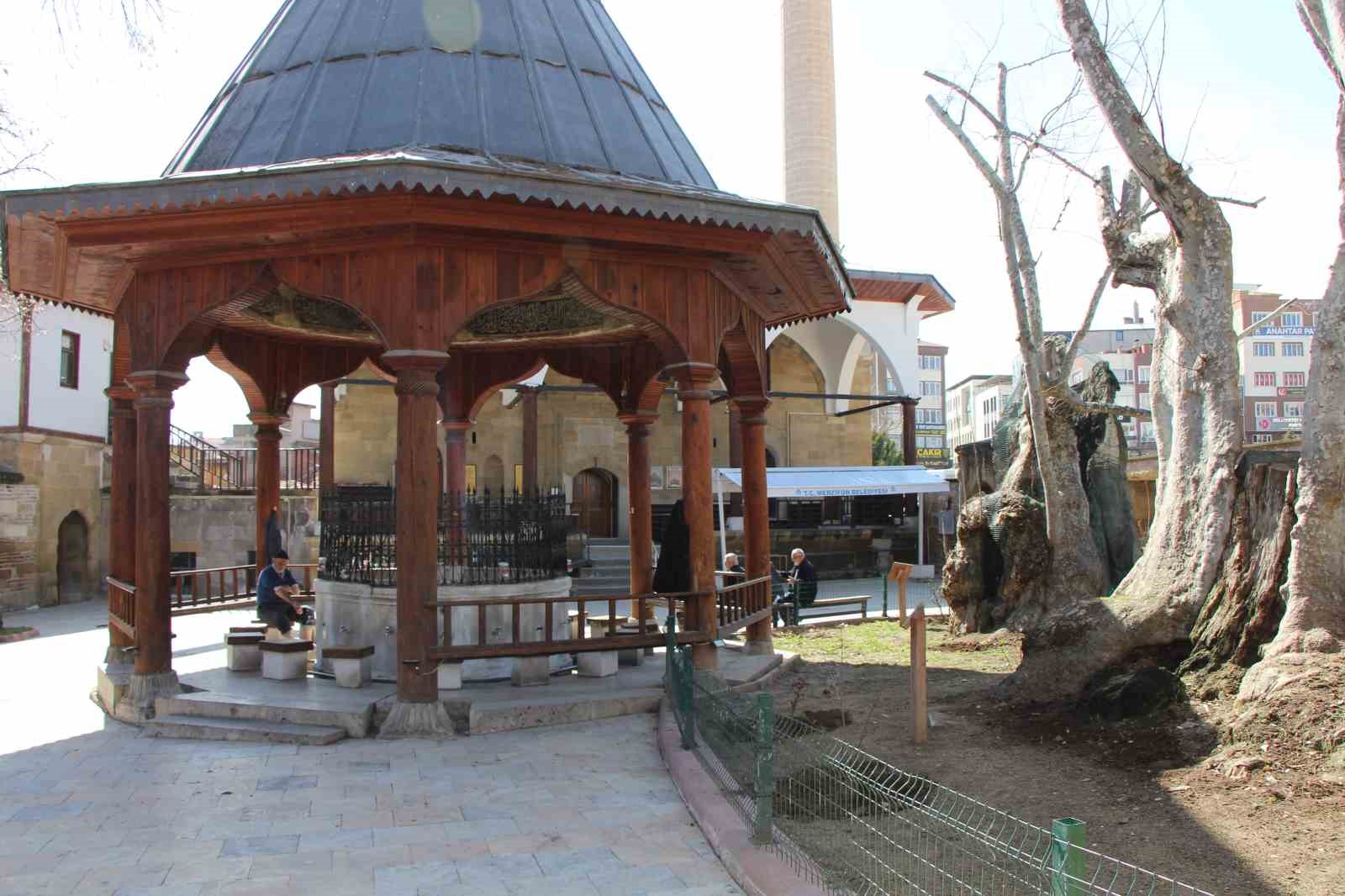 sadirvanda-sakli-150-yillik-minyatur-istanbul-viyana-ve-amasya-islenmis