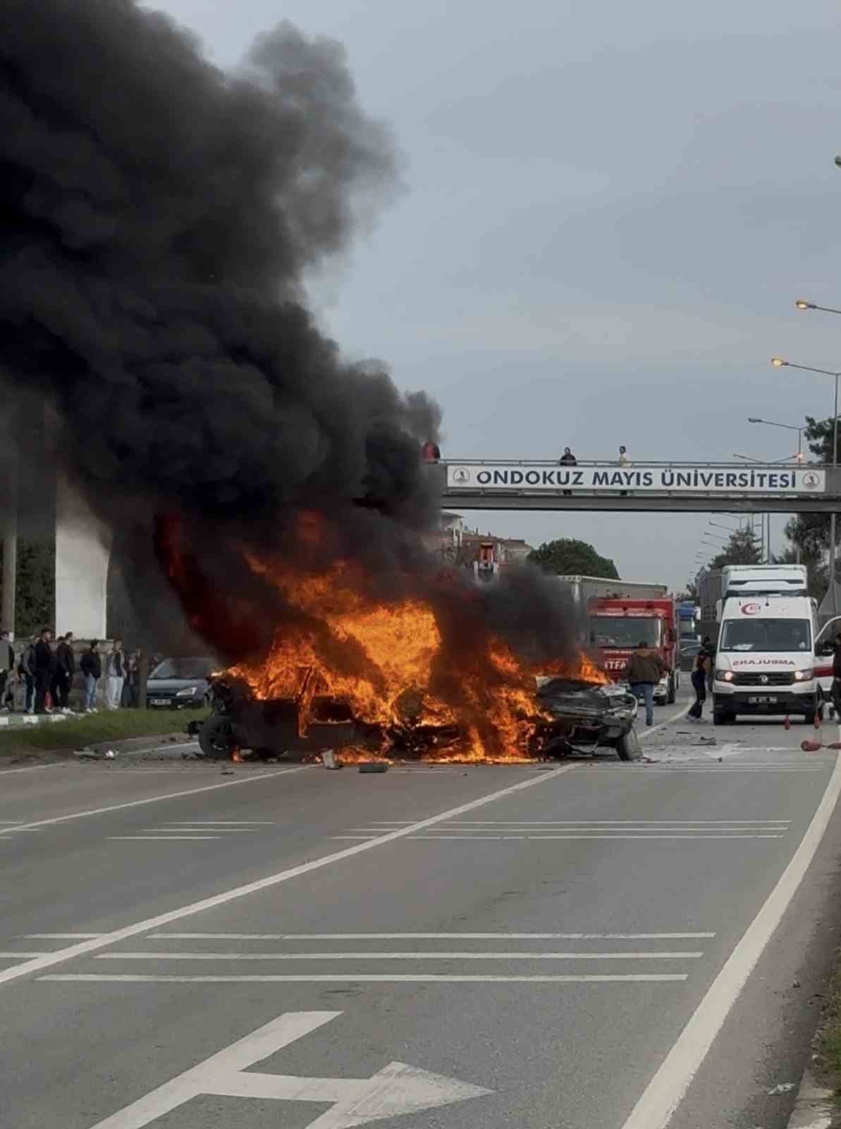 samsunda-5-aracli-zincirleme-kaza-3-otomobil-alev-alev-yandi-4-yarali