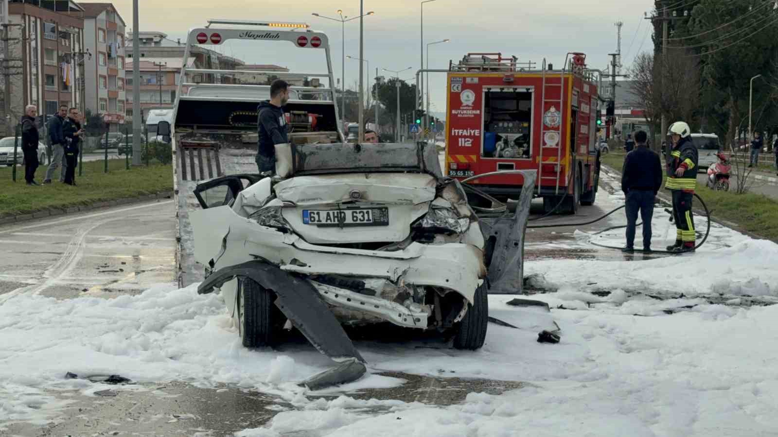 samsunda-5-aracli-zincirleme-kaza-3-otomobil-alev-alev-yandi-4-yarali