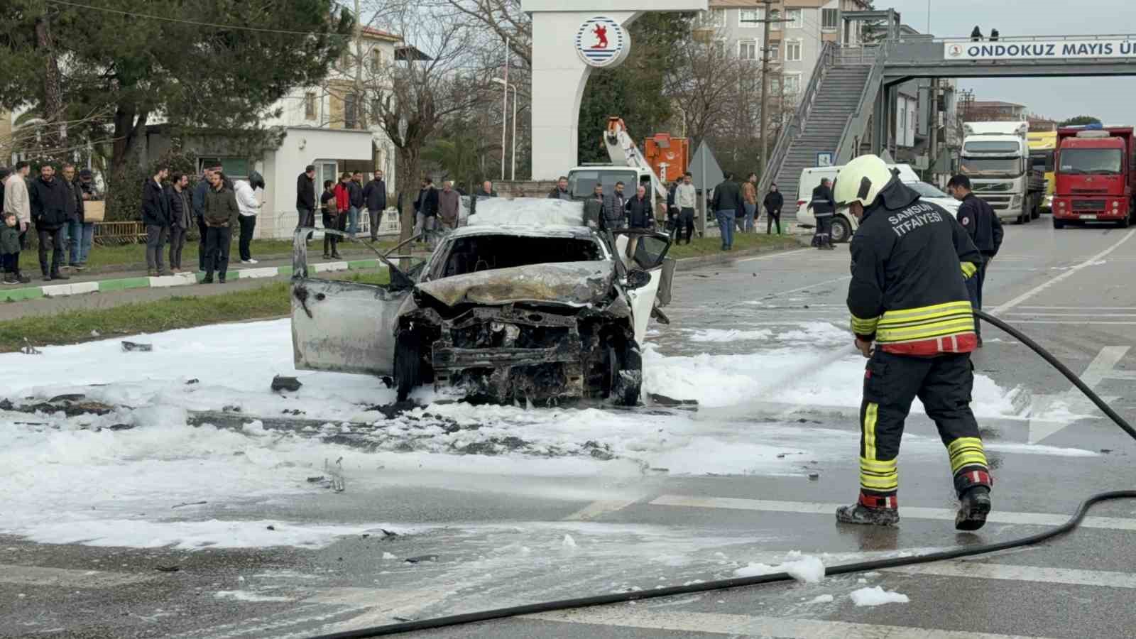 samsunda-5-aracli-zincirleme-kaza-3-otomobil-alev-alev-yandi-4-yarali