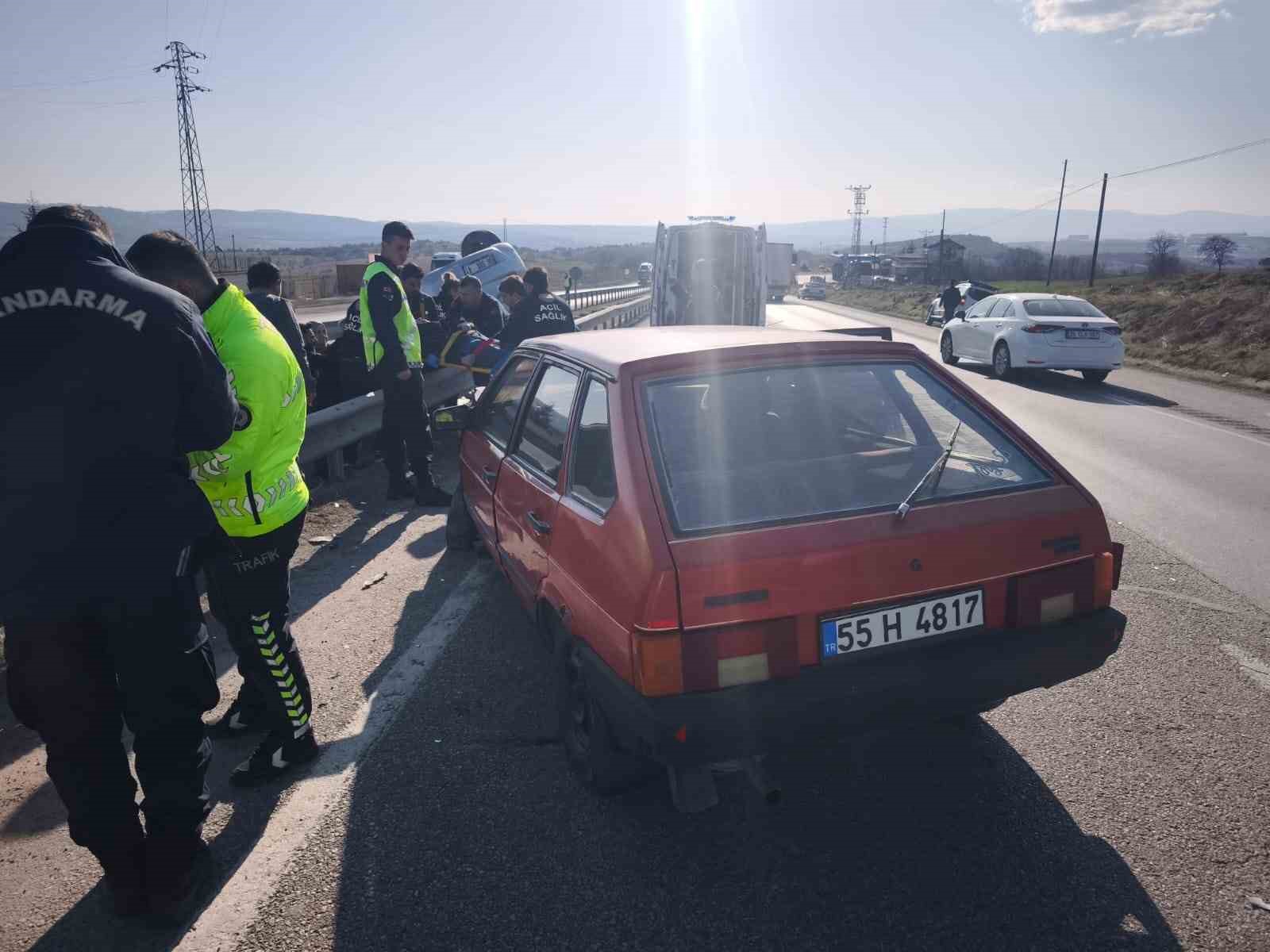 samsunda-iki-otomobil-carpisti-3-yarali