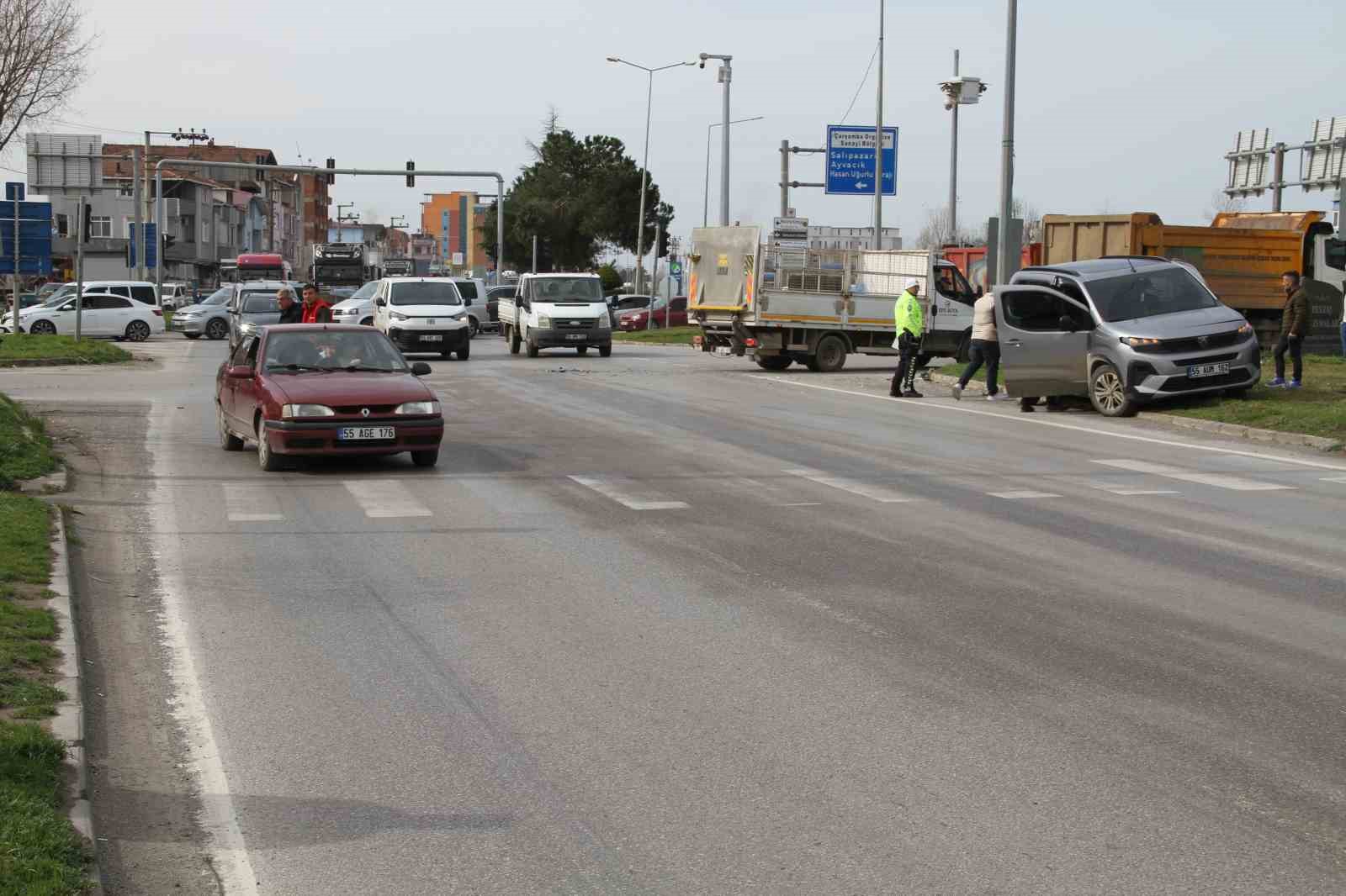 samsunda-kirmizi-isik-ihlali-kazaya-yol-acti-3-yarali