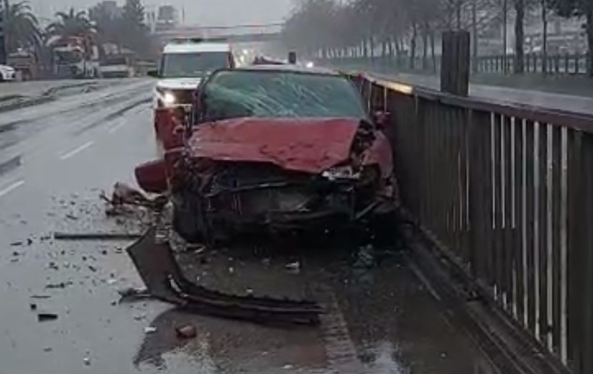 samsunda-otomobil-ile-tir-carpisti-1-yarali