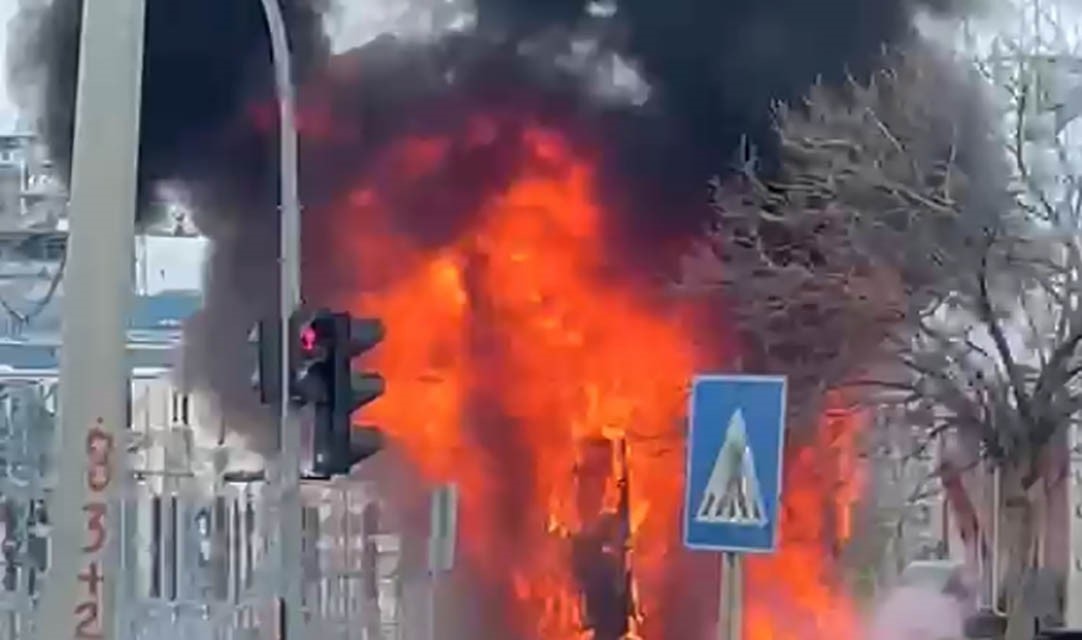 samsunda-seyir-halindeki-tirin-kupasi-alevlere-teslim-oldu