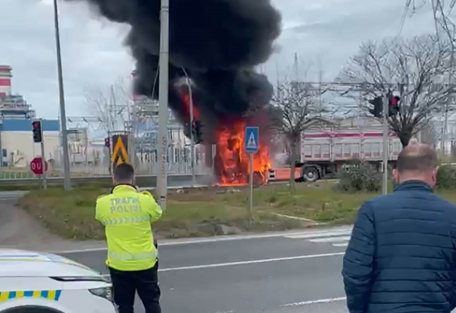 samsunda-seyir-halindeki-tirin-kupasi-alevlere-teslim-oldu