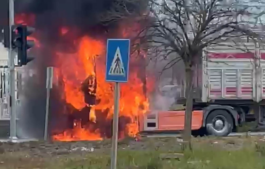 samsunda-seyir-halindeki-tirin-kupasi-alevlere-teslim-oldu