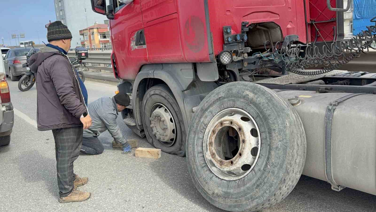 samsunda-tir-tira-arkadan-carpti