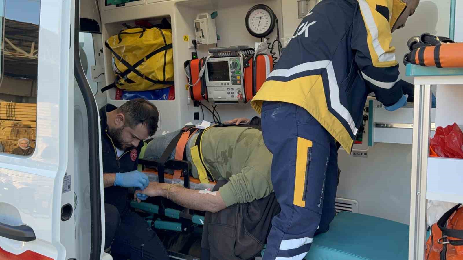 samsunda-tramvay-ile-kamyon-carpisti-3-yarali