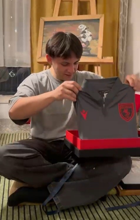 sehidin-resmini-grafiti-yapan-gence-baskan-dogandan-hediye